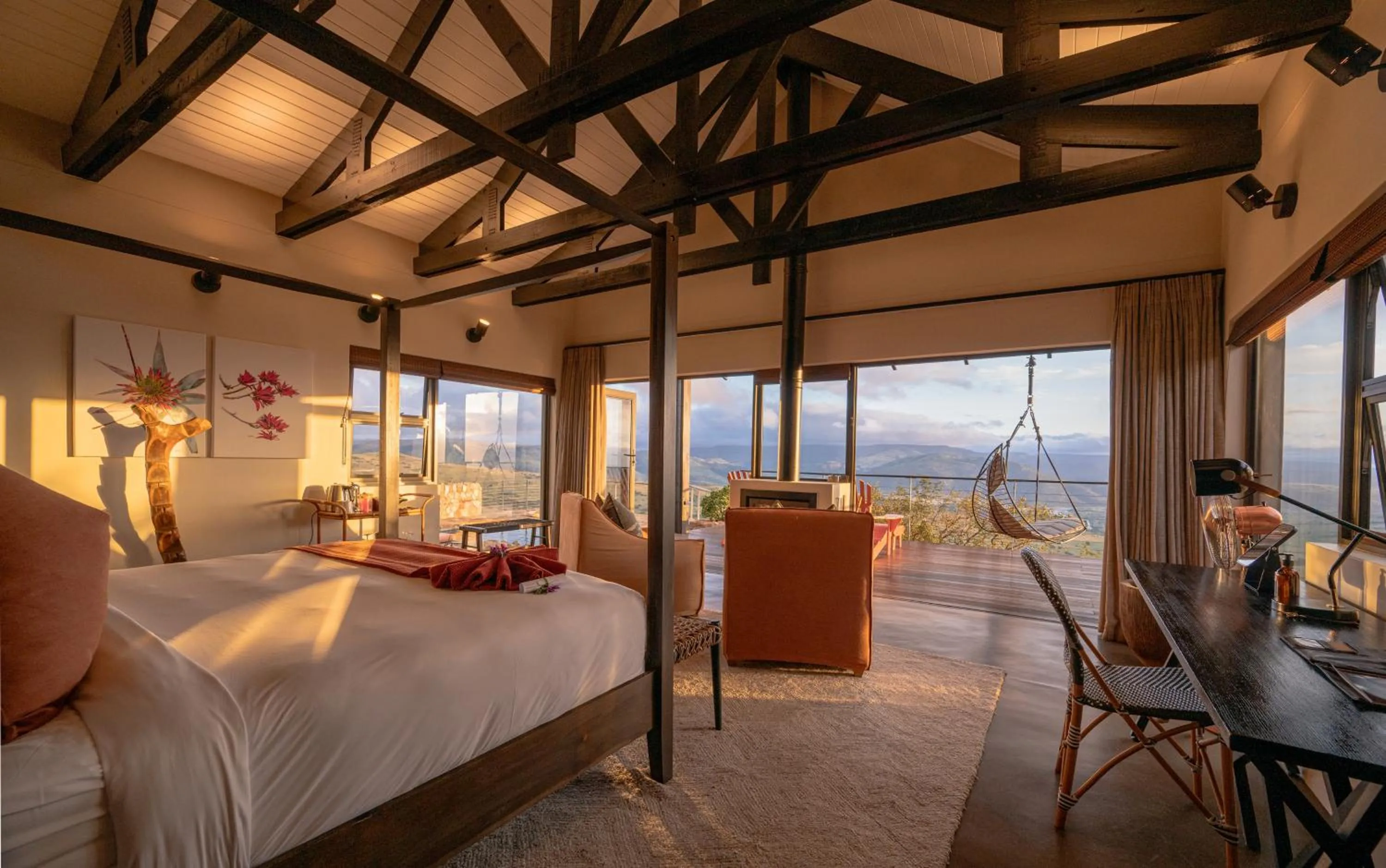 Bedroom, Bed in Zulu Rock Lodge - Babanango Game Reserve