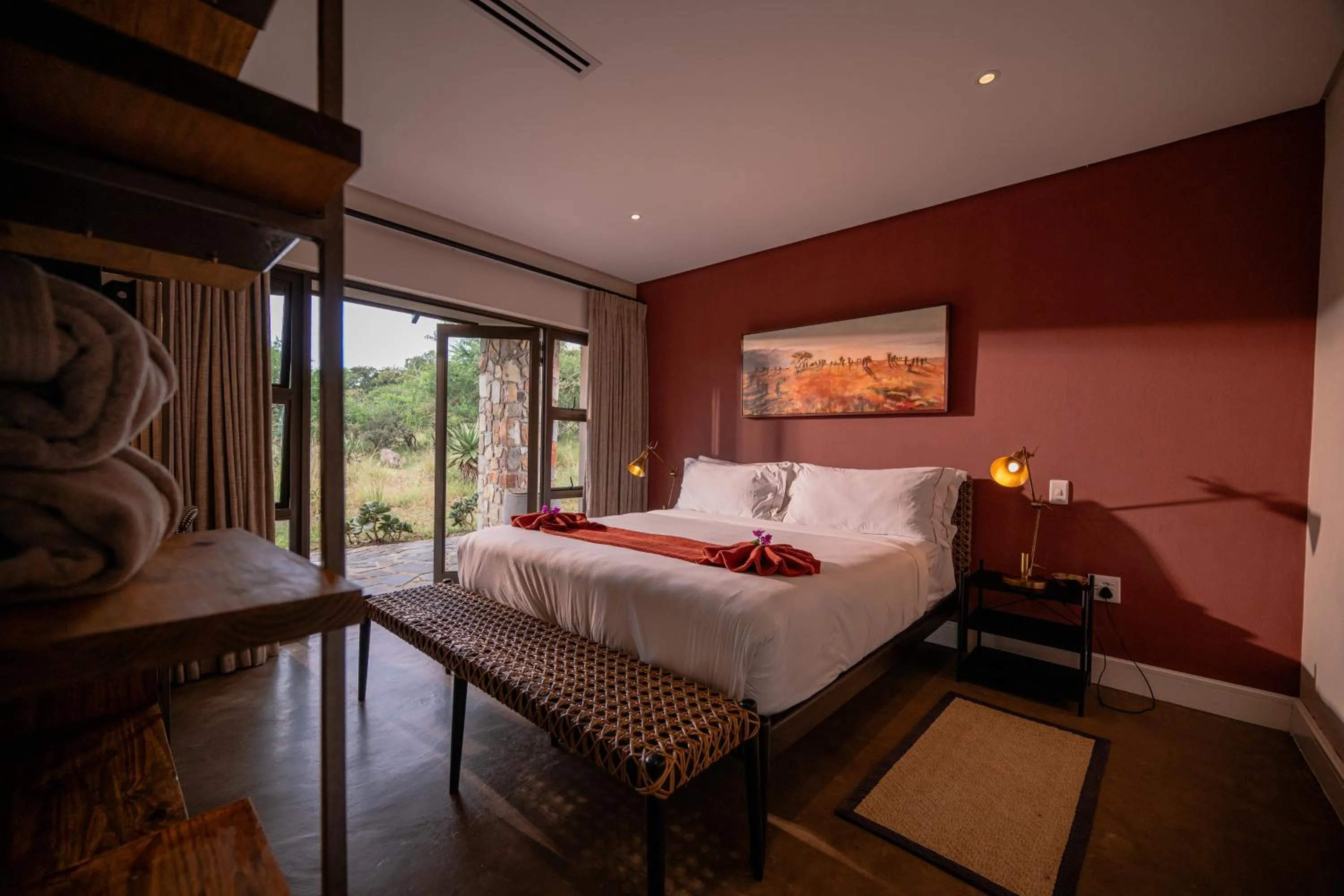Photo of the whole room, Bed in Zulu Rock Lodge - Babanango Game Reserve