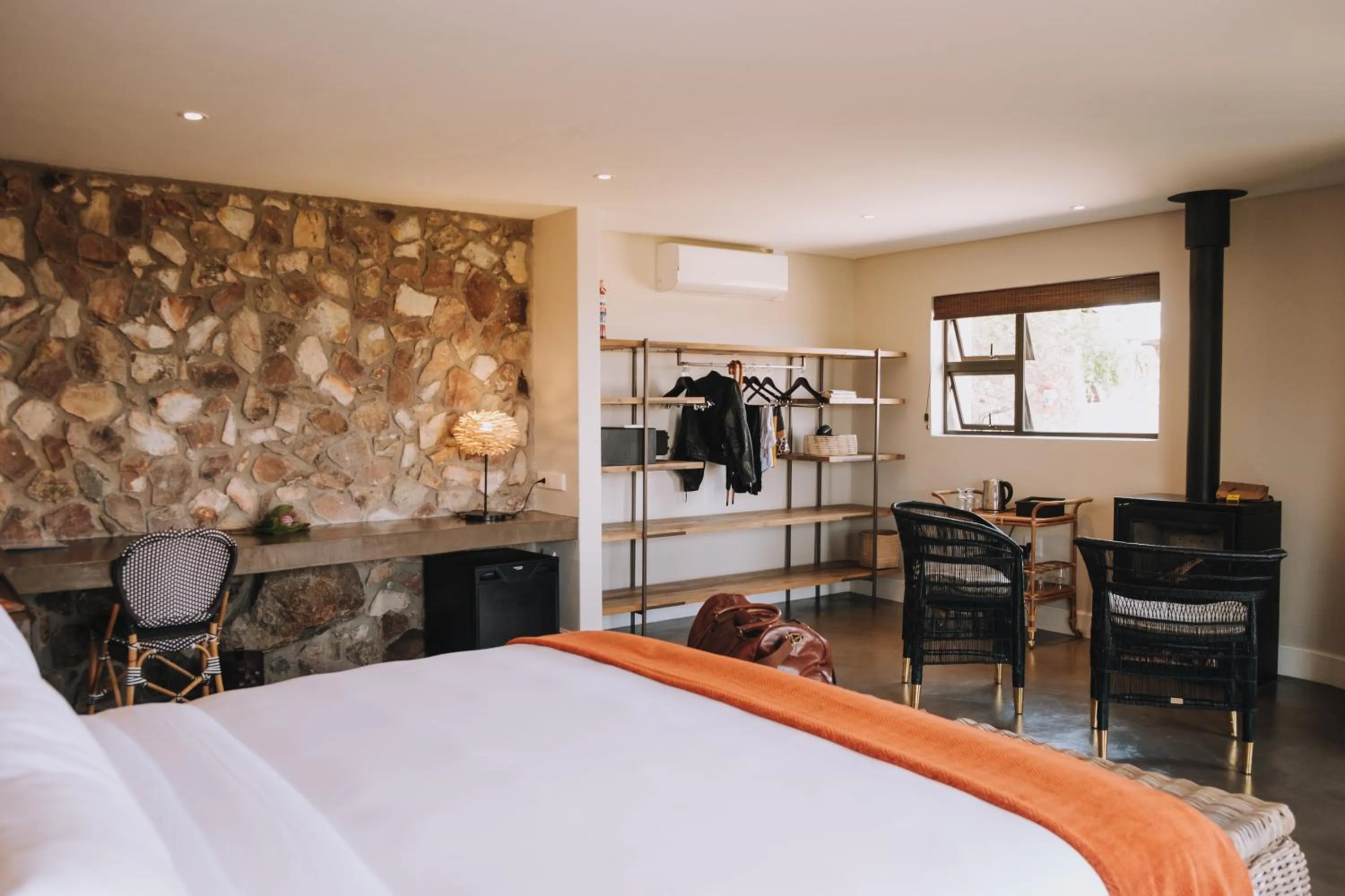 Bedroom, Bed in Zulu Rock Lodge - Babanango Game Reserve