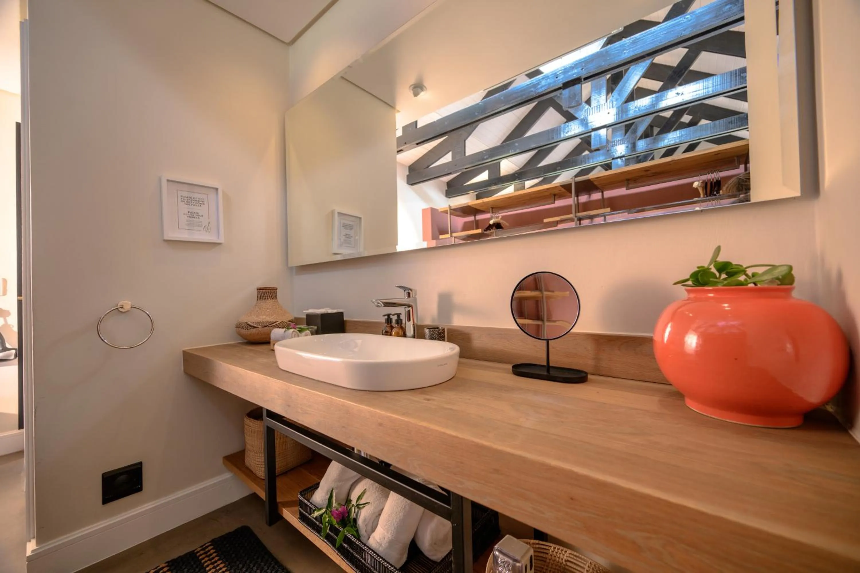 Bathroom in Zulu Rock Lodge - Babanango Game Reserve