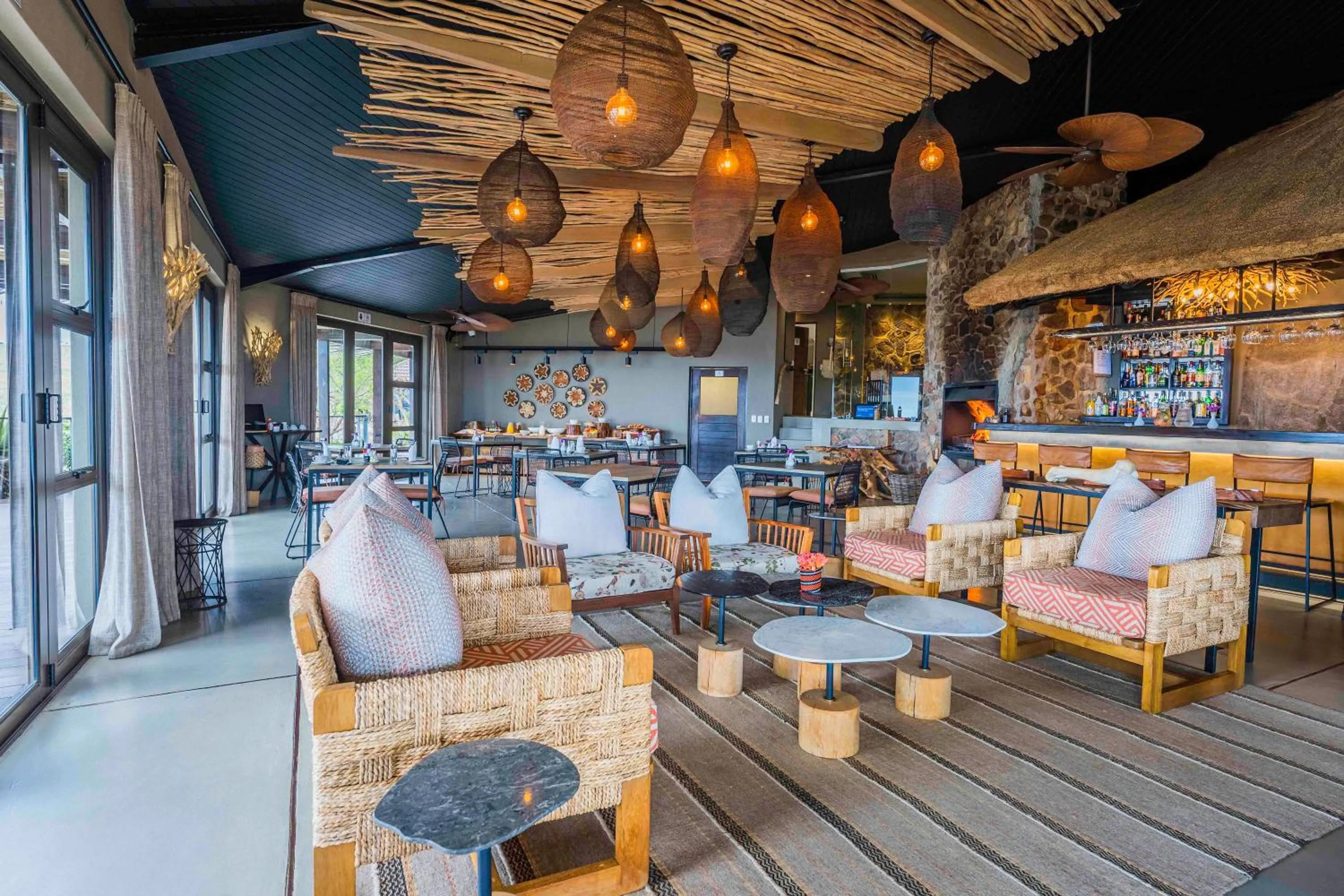 Lounge or bar in Zulu Rock Lodge - Babanango Game Reserve