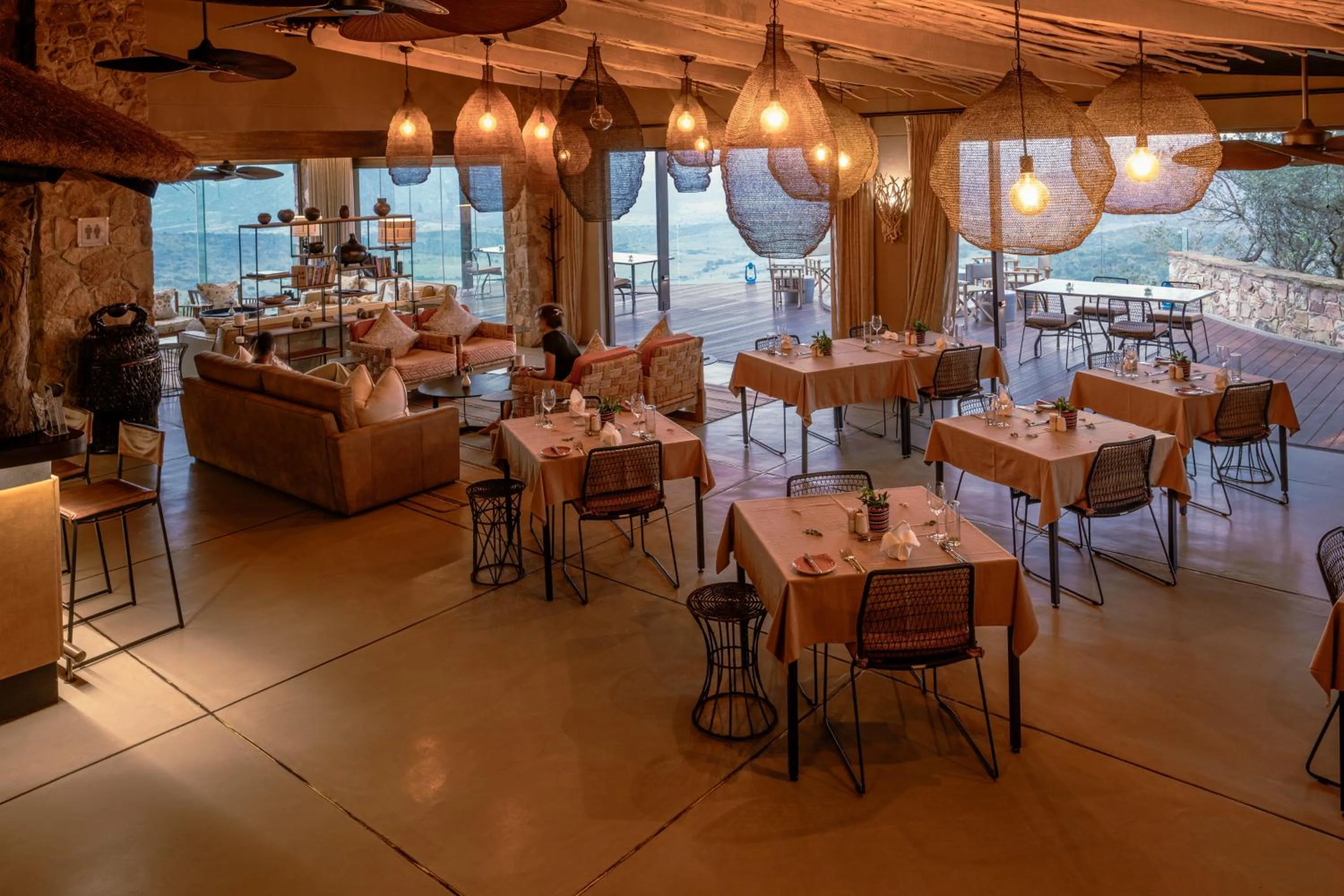 Lounge or bar in Zulu Rock Lodge - Babanango Game Reserve