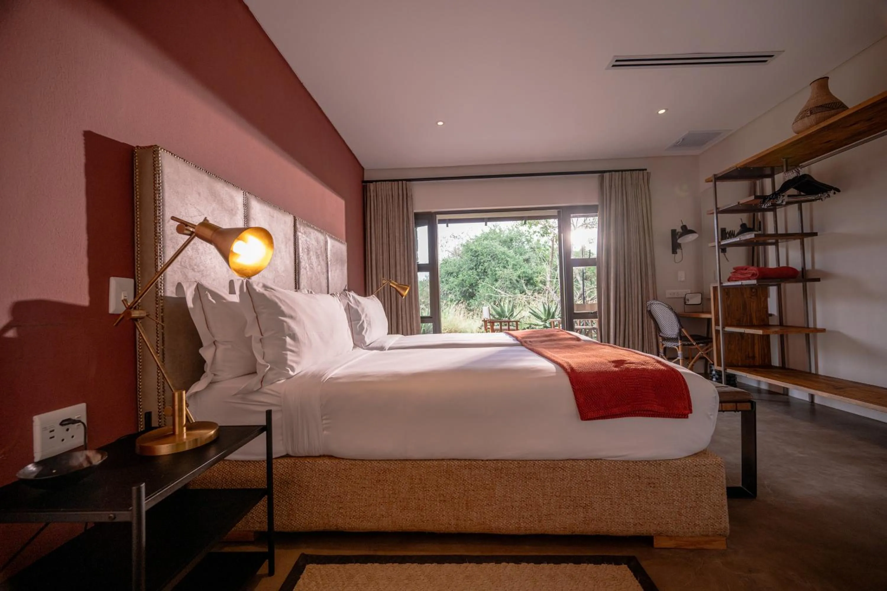 Photo of the whole room, Bed in Zulu Rock Lodge - Babanango Game Reserve