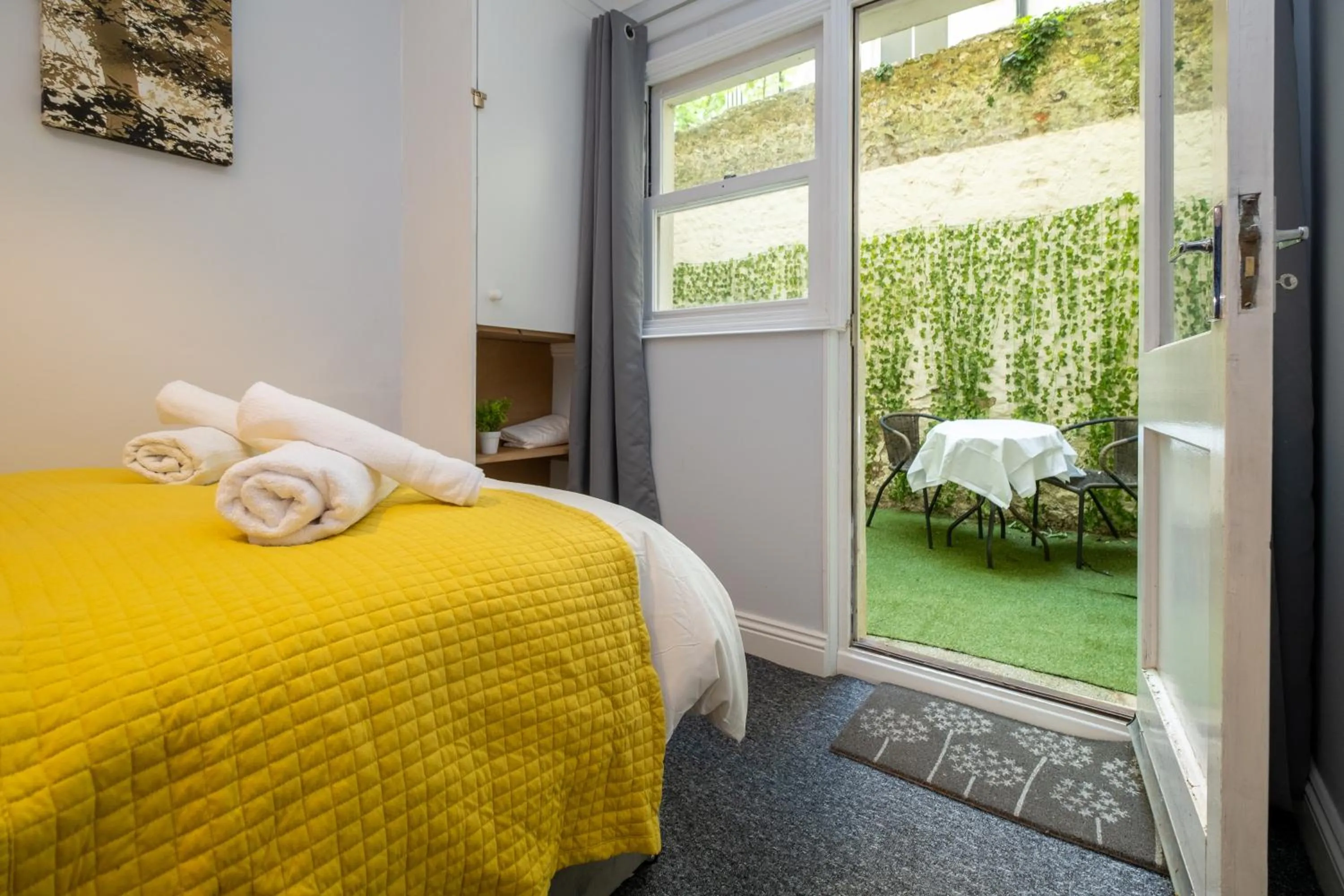 Garden, Bed in Brunswick in Brighton and Hove by 9S Living