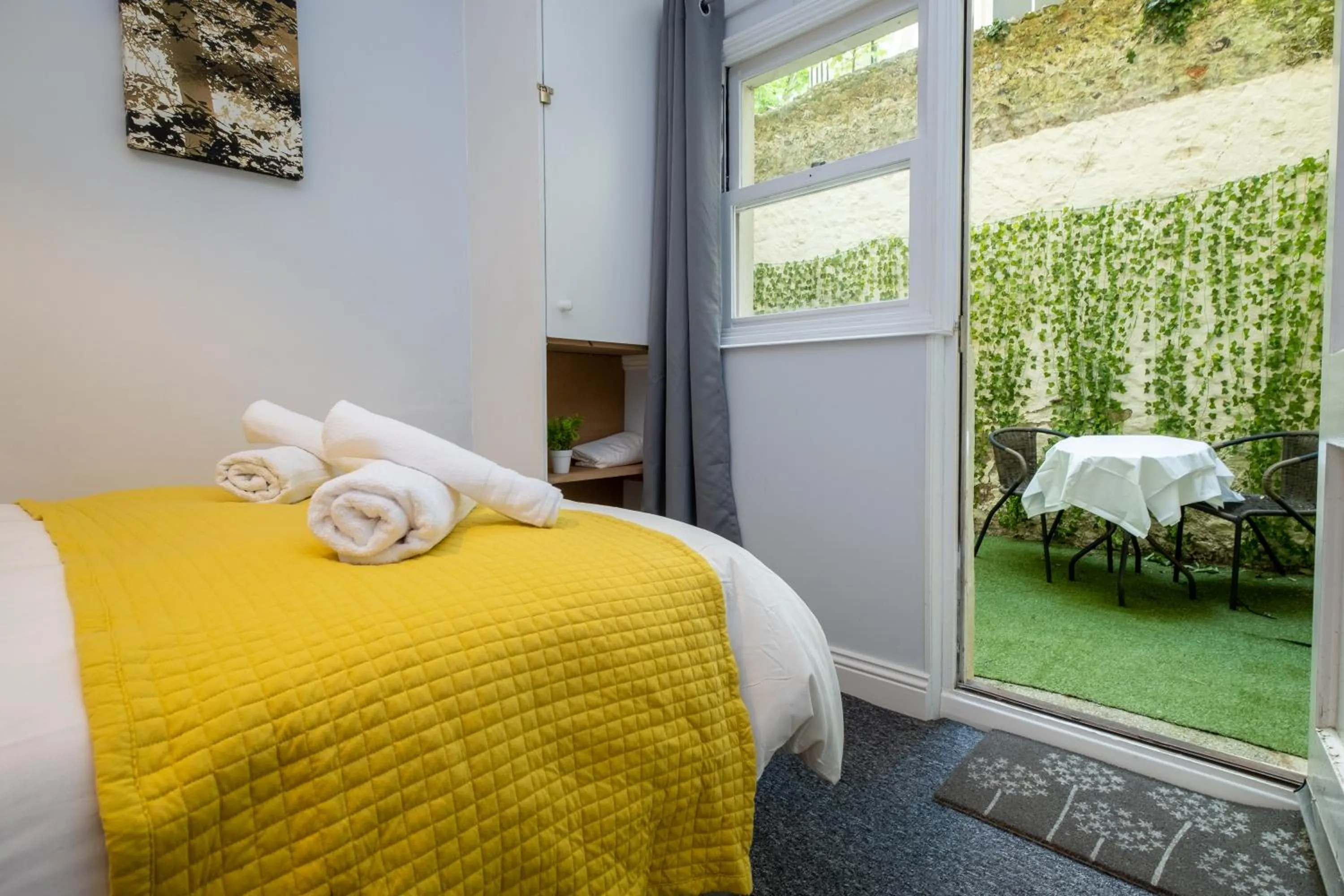 Garden, Bed in Brunswick in Brighton and Hove by 9S Living