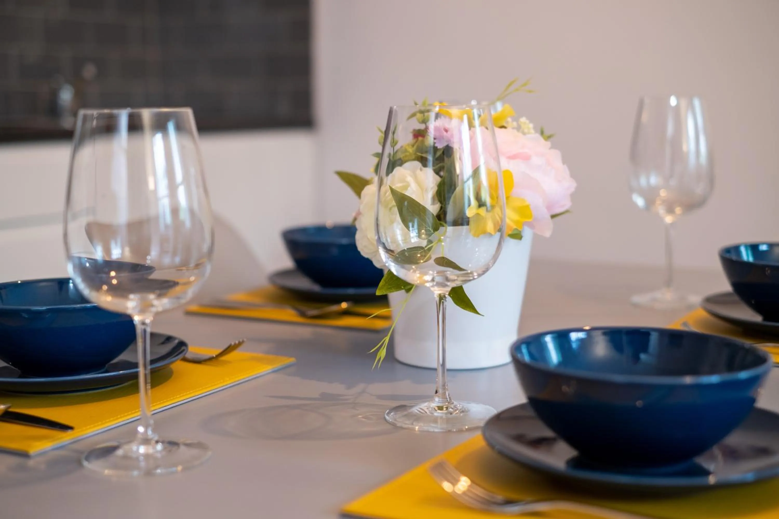Dining area in Brunswick in Brighton and Hove by 9S Living