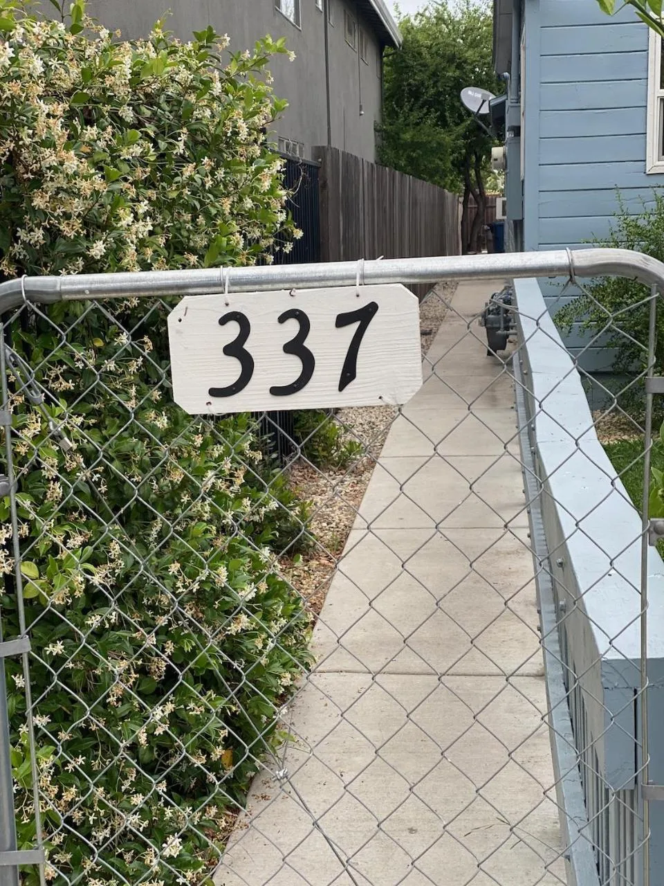 Property building in WHOLE Family - Barrette