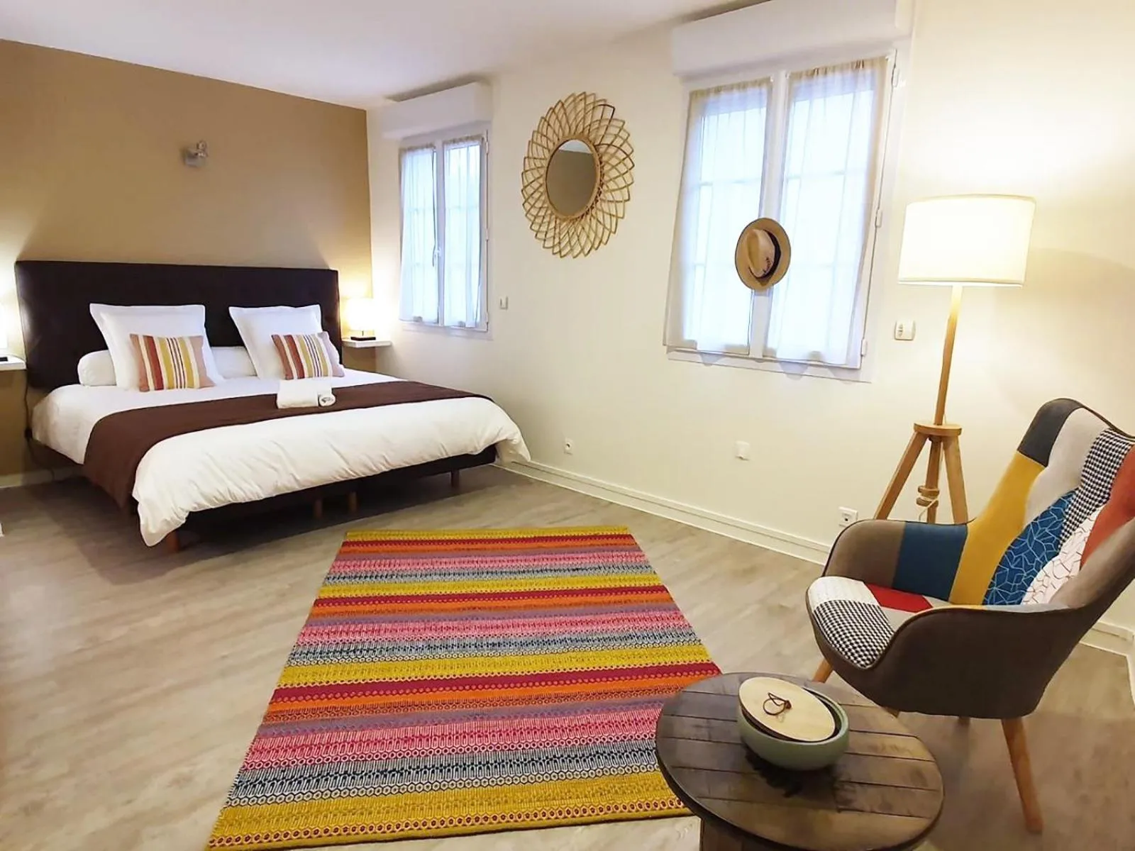 Bed in Hôtel et Chambres d'hôtes Les Mureaux - Les chambres de la Marina