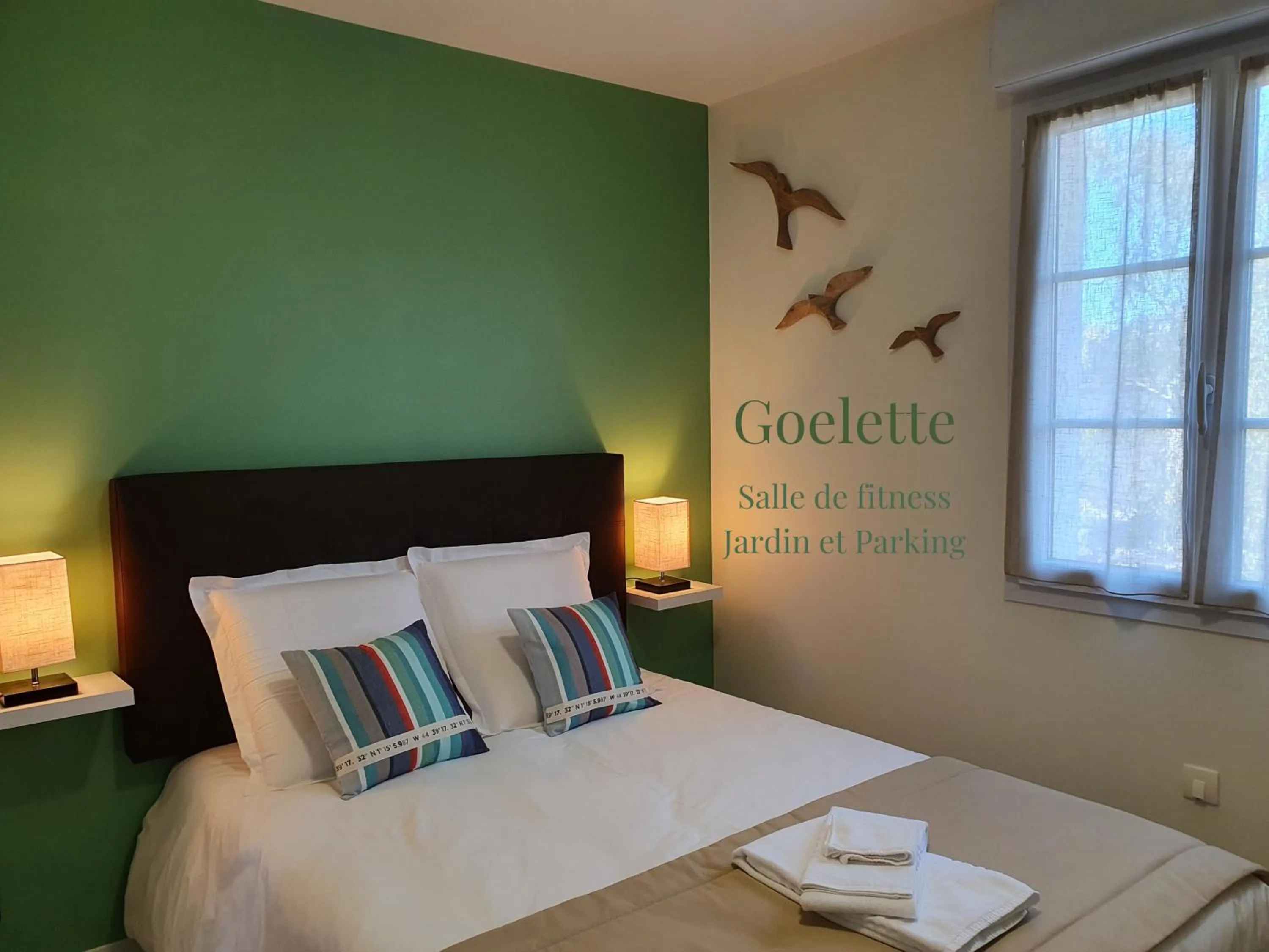 Bedroom, Bed in Hôtel et Chambres d'hôtes Les Mureaux - Les chambres de la Marina