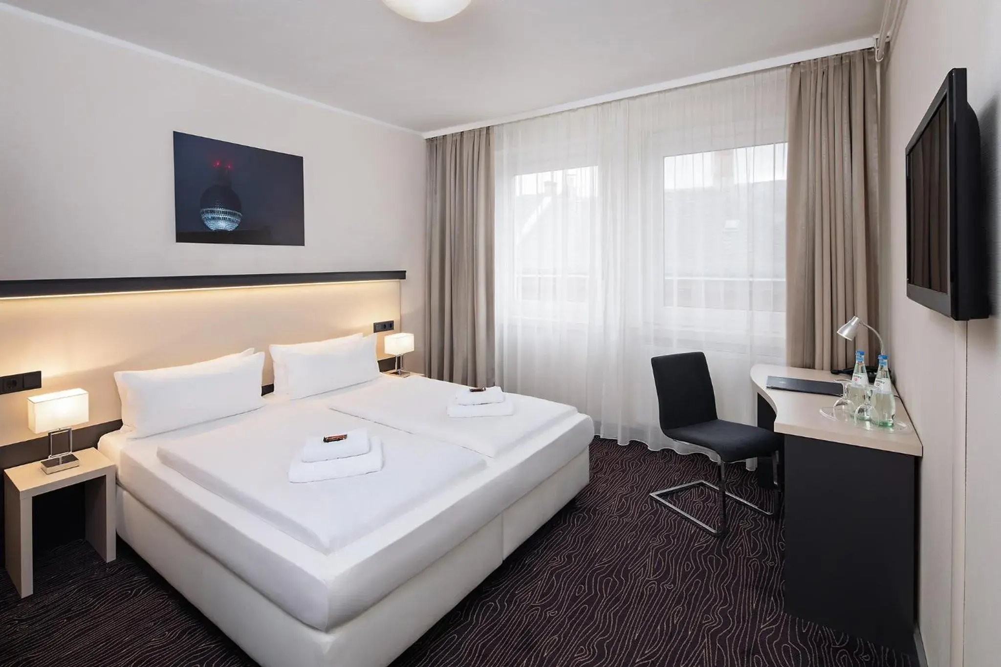 Photo of the whole room, Bed in Dietrich-Bonhoeffer-Hotel Berlin Mitte Photo of the whole room, Bed in Dietrich-Bonhoeffer-Hotel Berlin Mitte