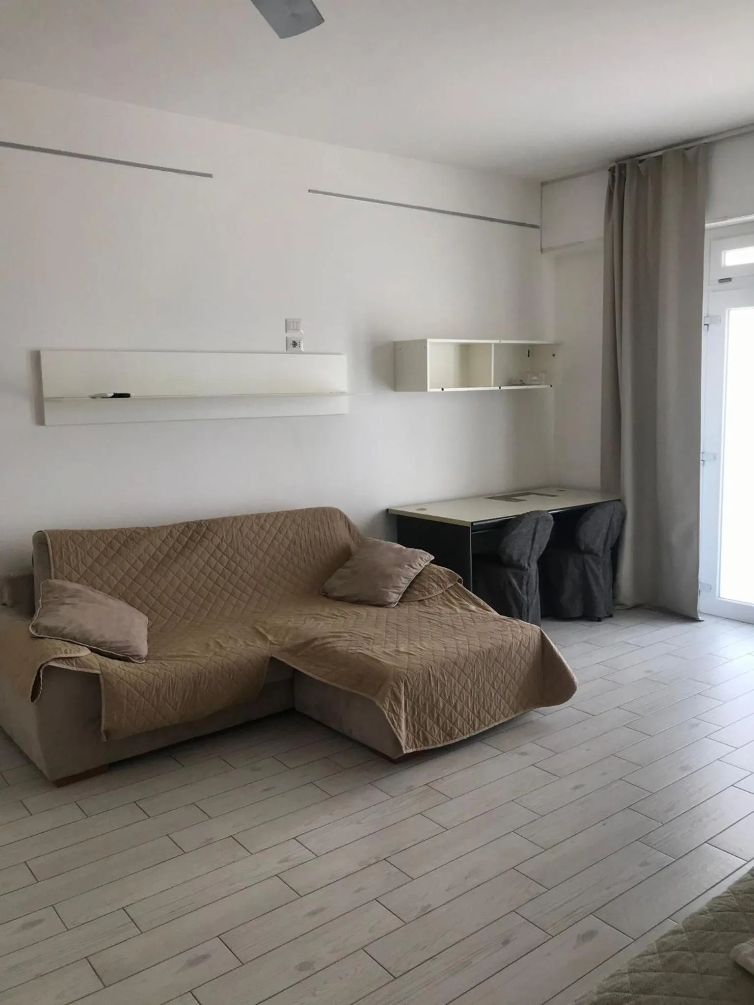 Photo of the whole room in fronteMare Faleria