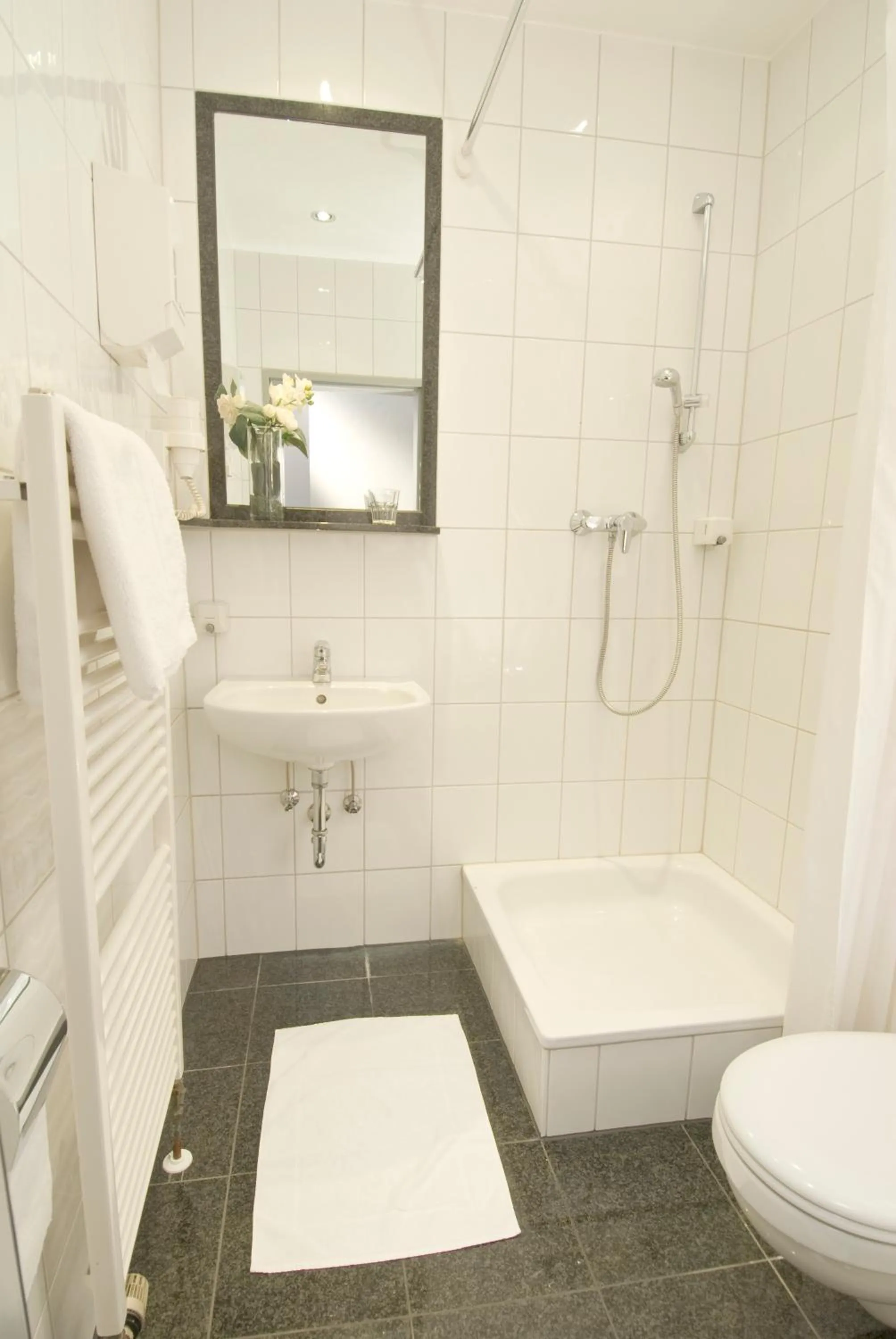 Bathroom in Hotel Klein Frankfurt