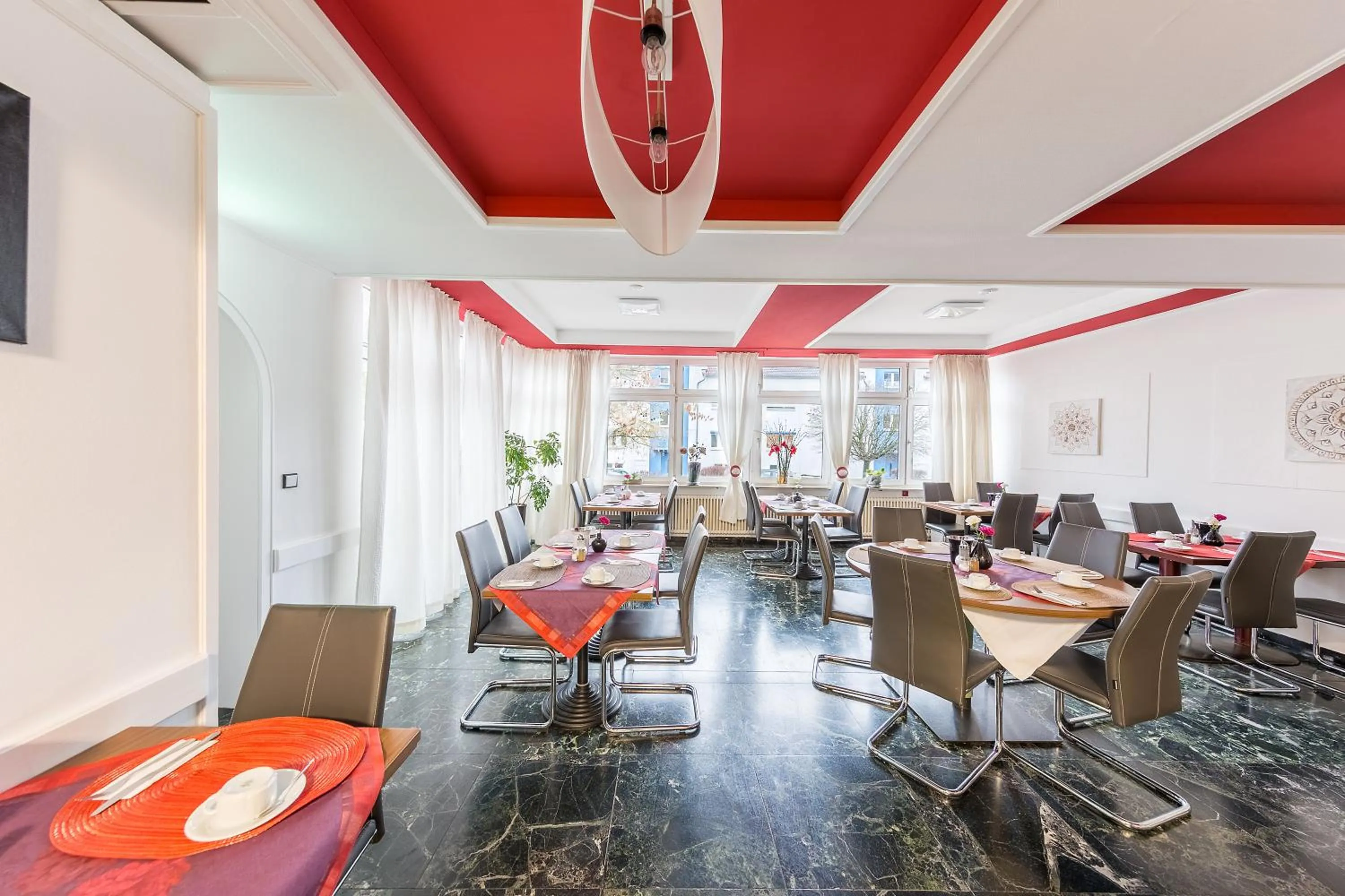 Buffet breakfast in Hotel Klein Frankfurt