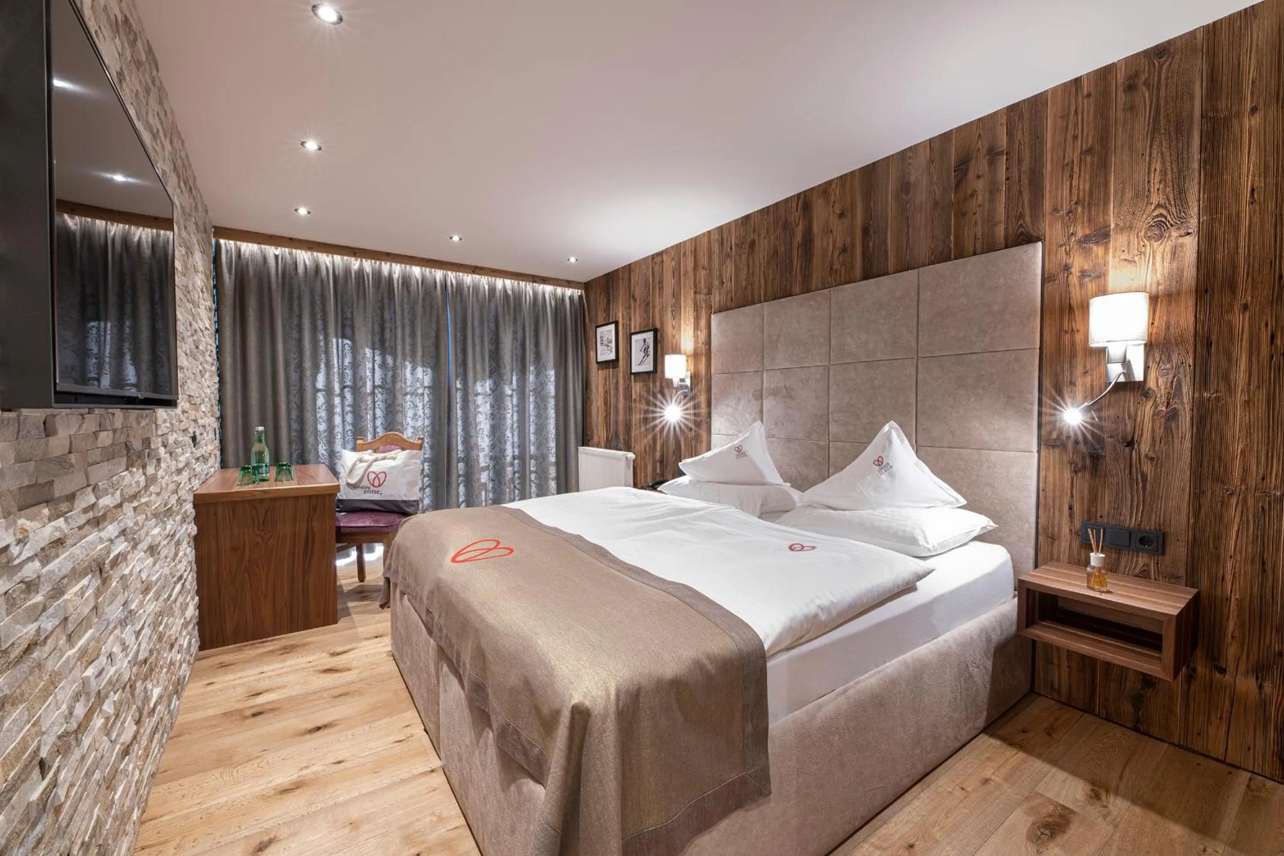 Photo of the whole room, Bed in Superior Hotel Edelweiss