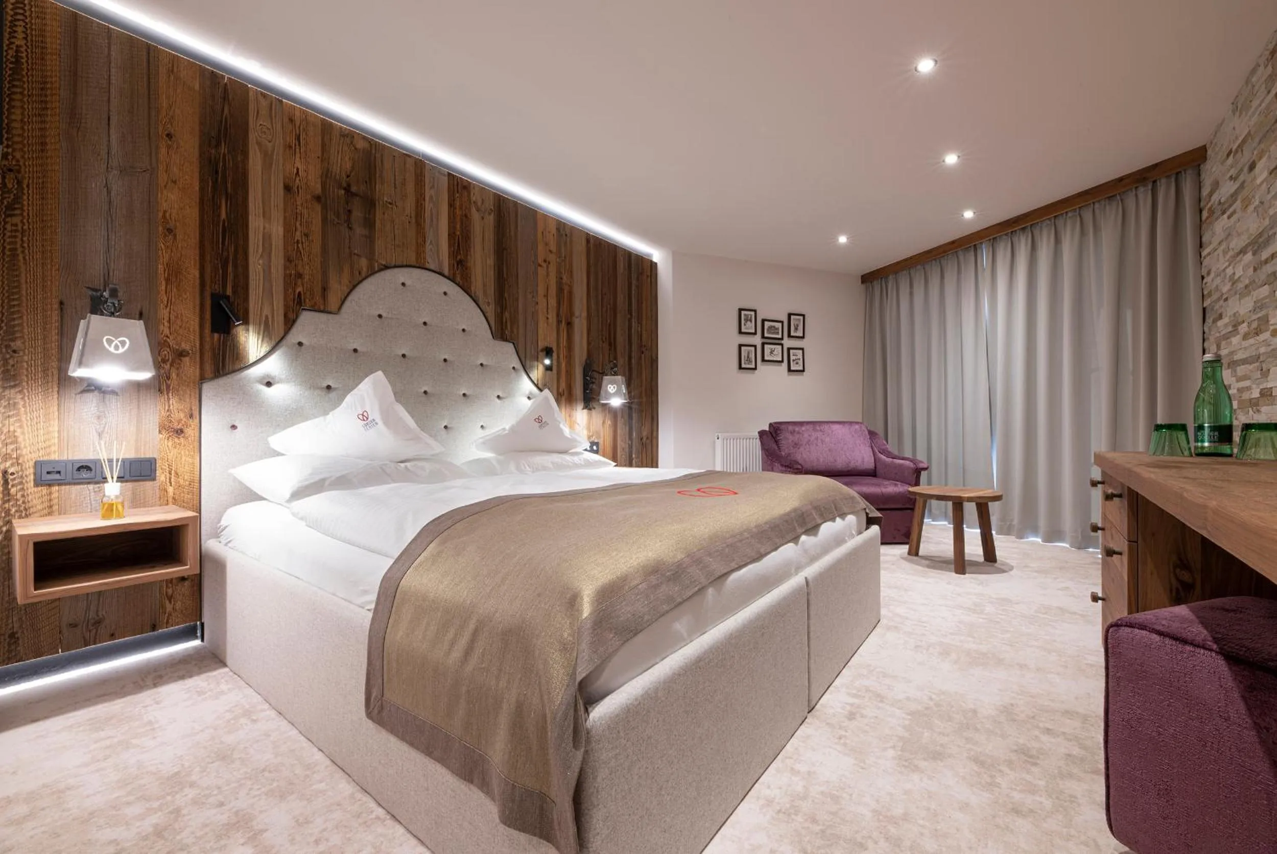 Photo of the whole room, Bed in Superior Hotel Edelweiss