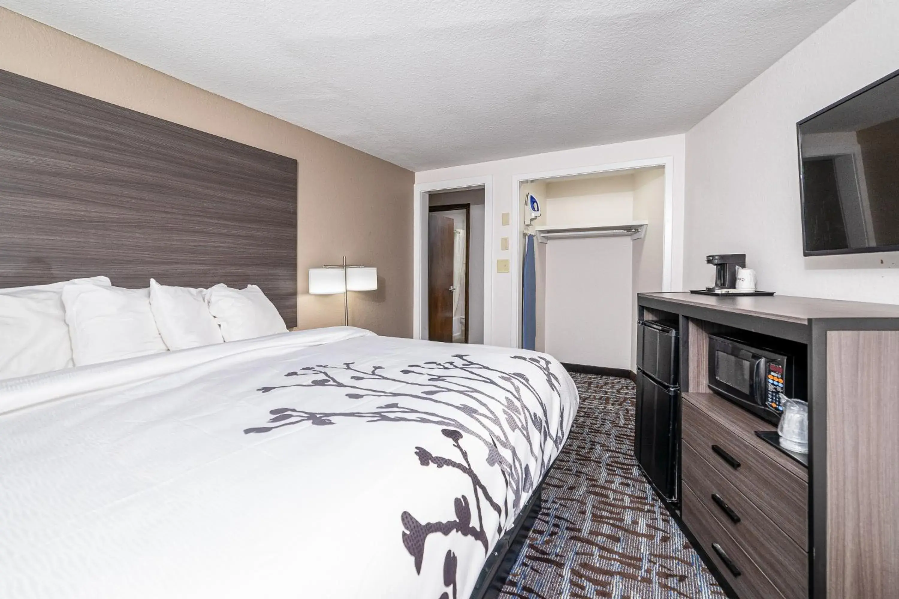 Bed in Bear Creek Inn Gatlinburg, TN Bed in Bear Creek Inn Gatlinburg, TN