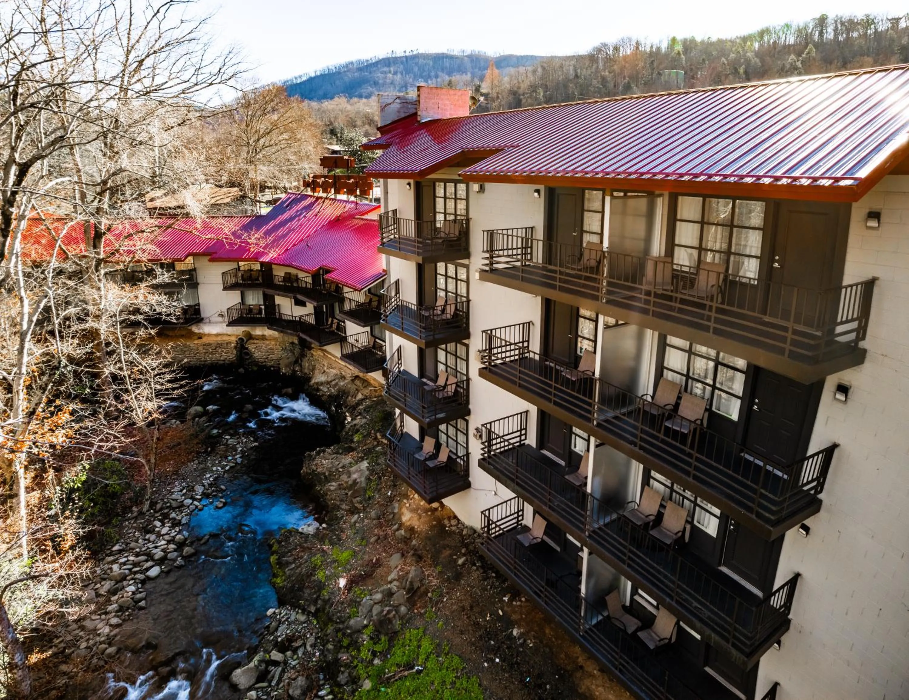 Property building in Bear Creek Inn Gatlinburg, TN