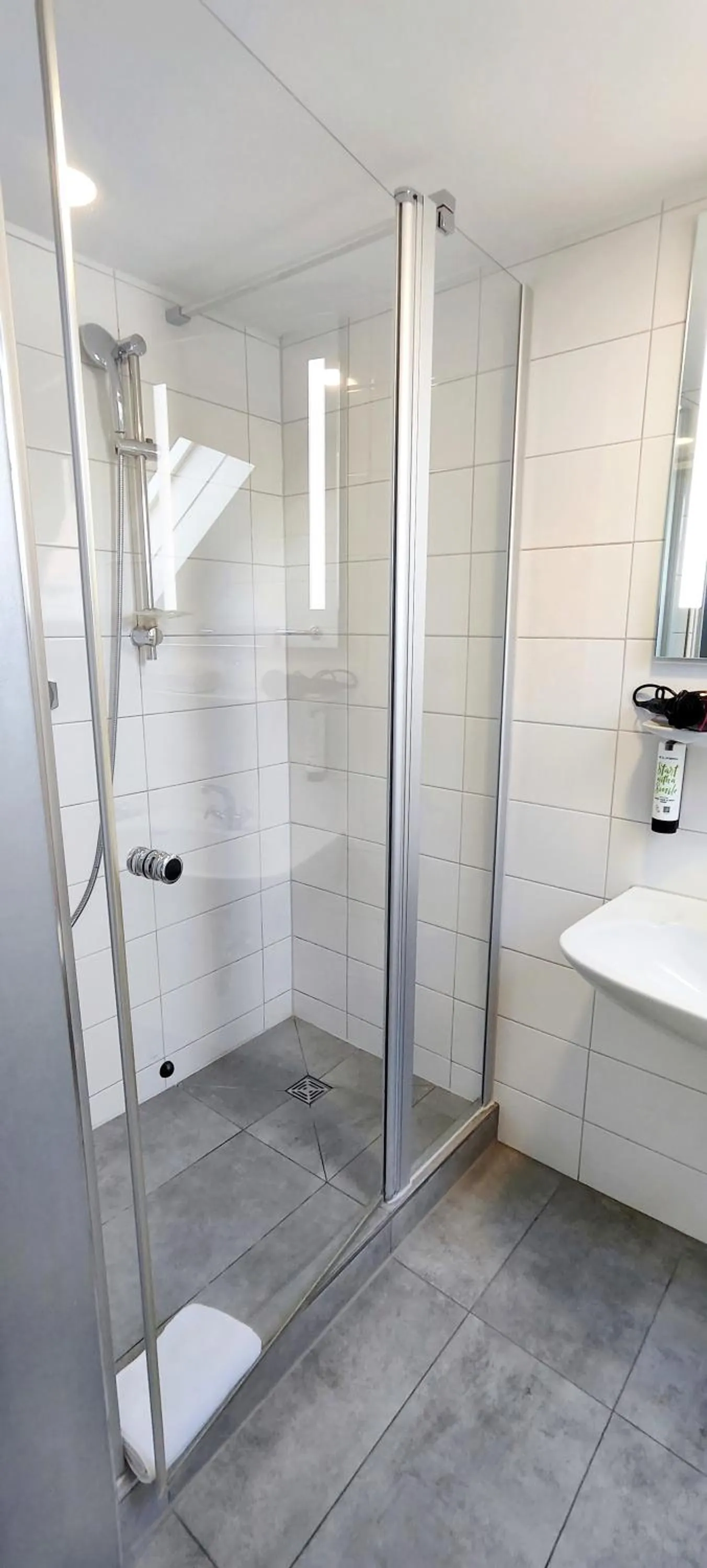 Bathroom in Hotel Hellers Twenty Four II -24h-Check-In-