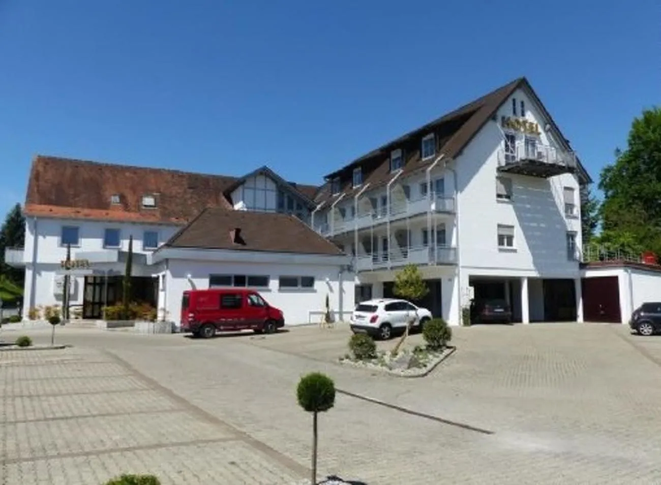 Property building in Hotel Hellers Twenty Four II -24h-Check-In-