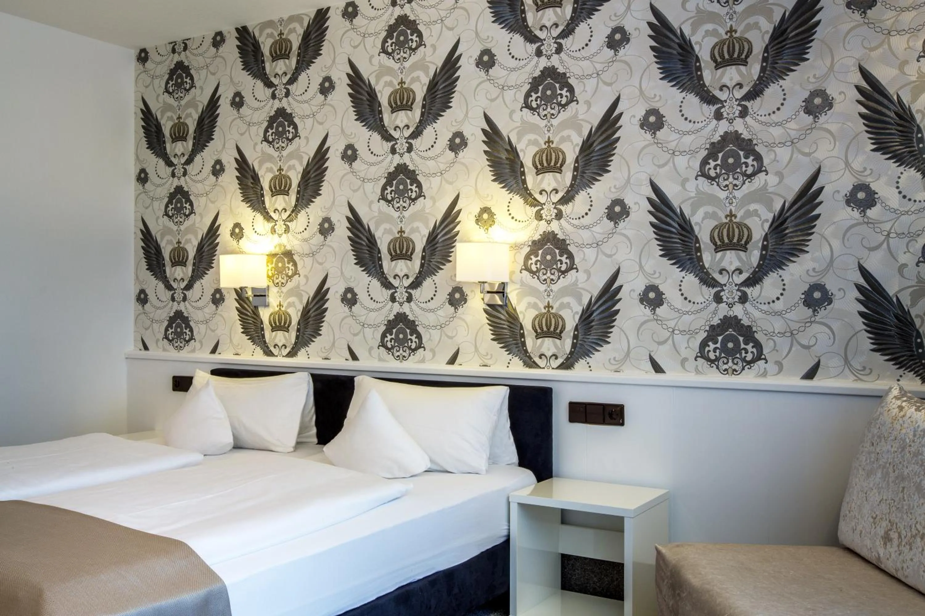 Photo of the whole room, Bed in Hotel Hellers Twenty Four II -24h-Check-In-