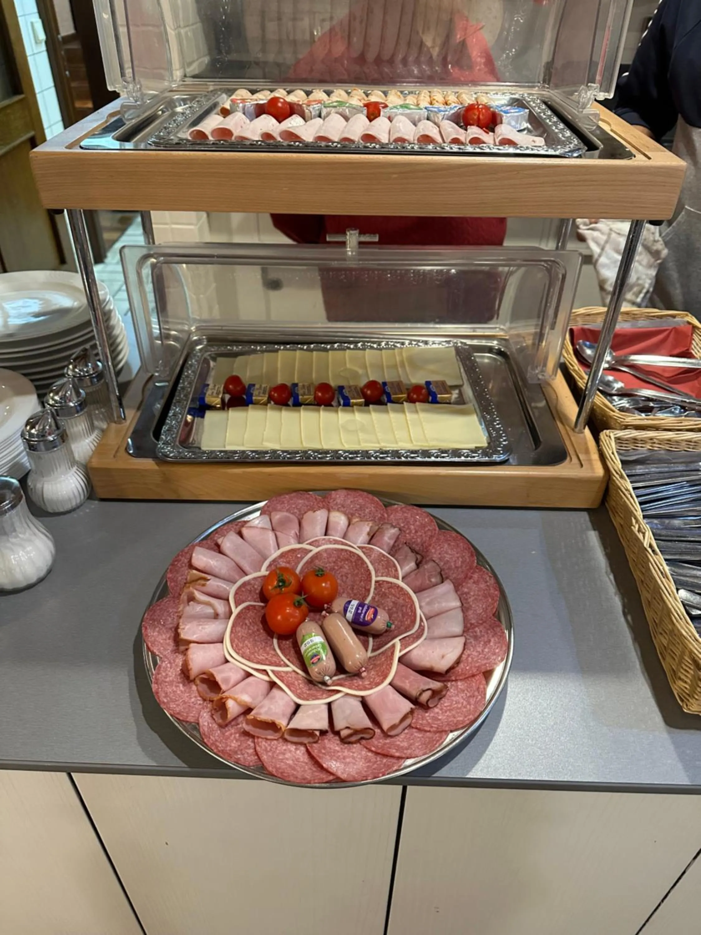 Food and drinks in Hotel Hellers Twenty Four II -24h-Check-In-