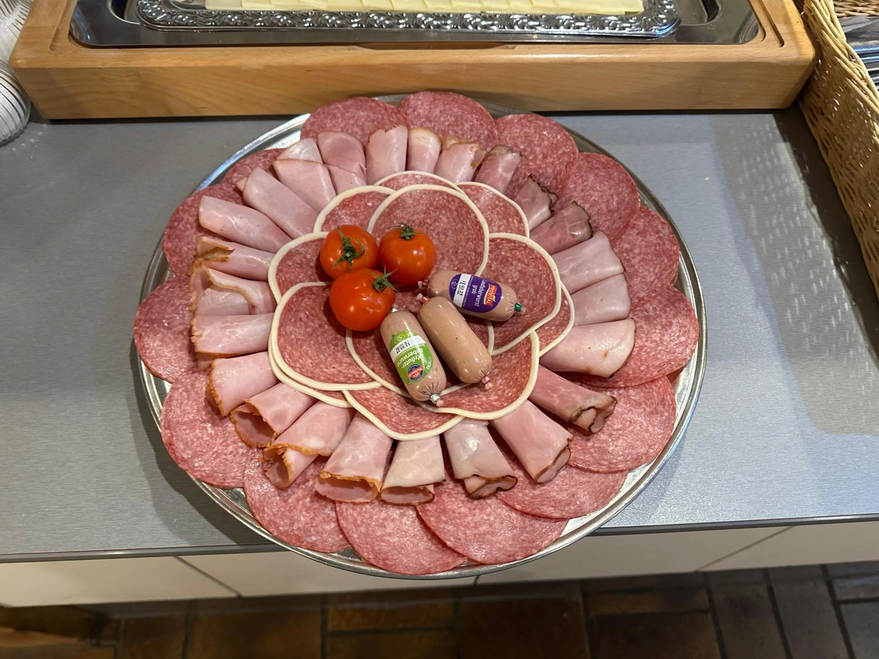 Food and drinks in Hotel Hellers Twenty Four II -24h-Check-In-