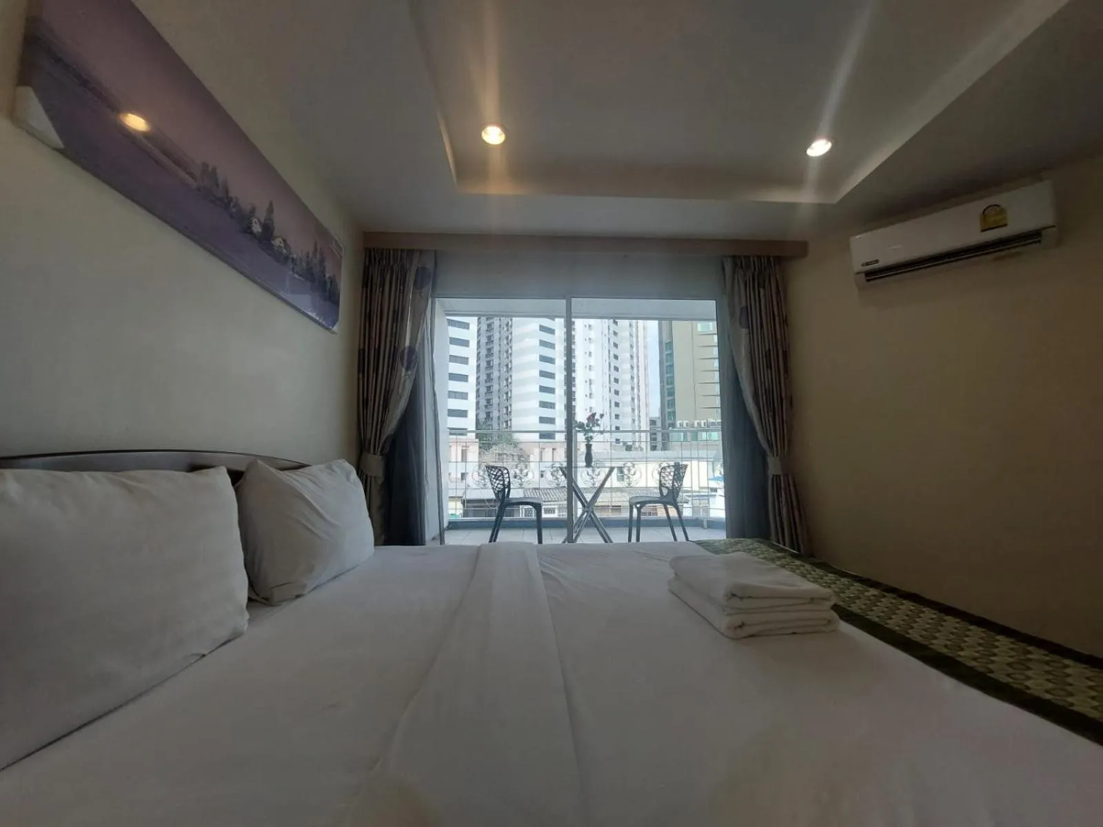 Bed in V Check inn Sukhumvit 22