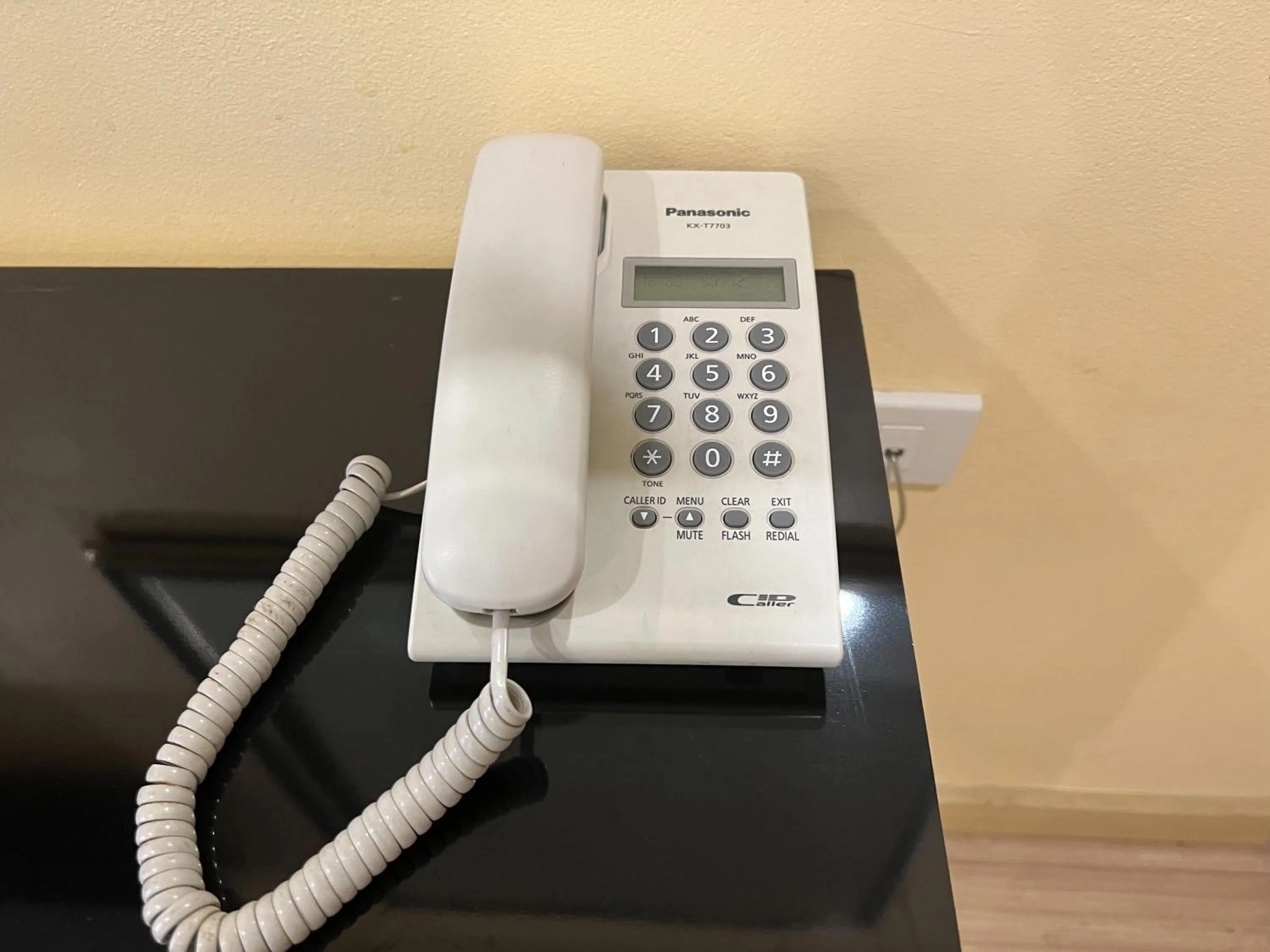 Communal lounge/ TV room in V Check inn Sukhumvit 22