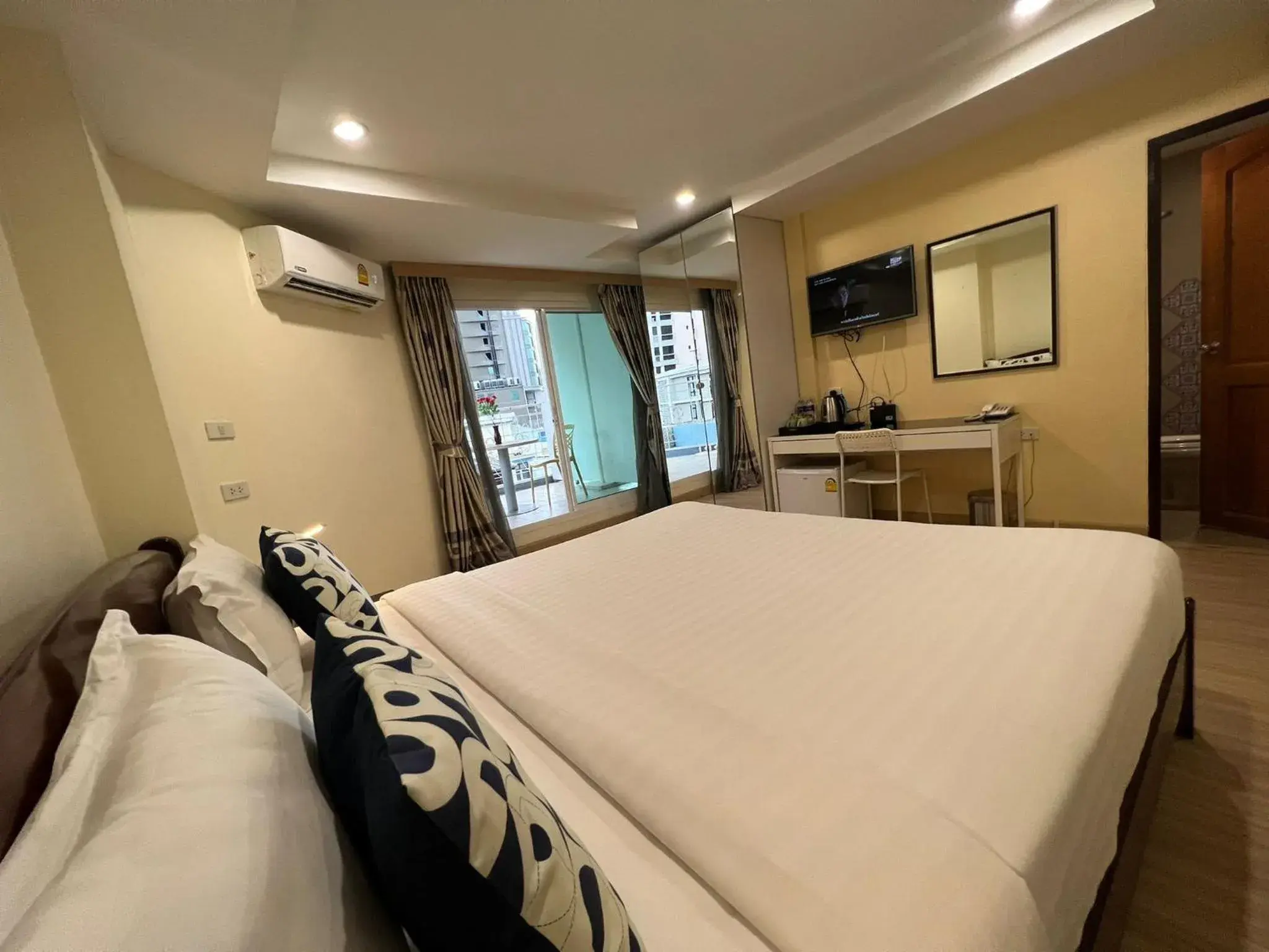 Bed in V Check inn Sukhumvit 22 Bed in V Check inn Sukhumvit 22