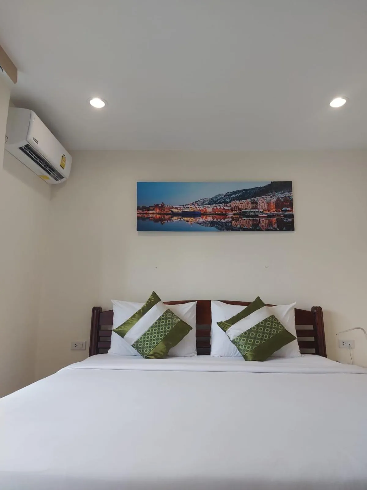 Bed in V Check inn Sukhumvit 22