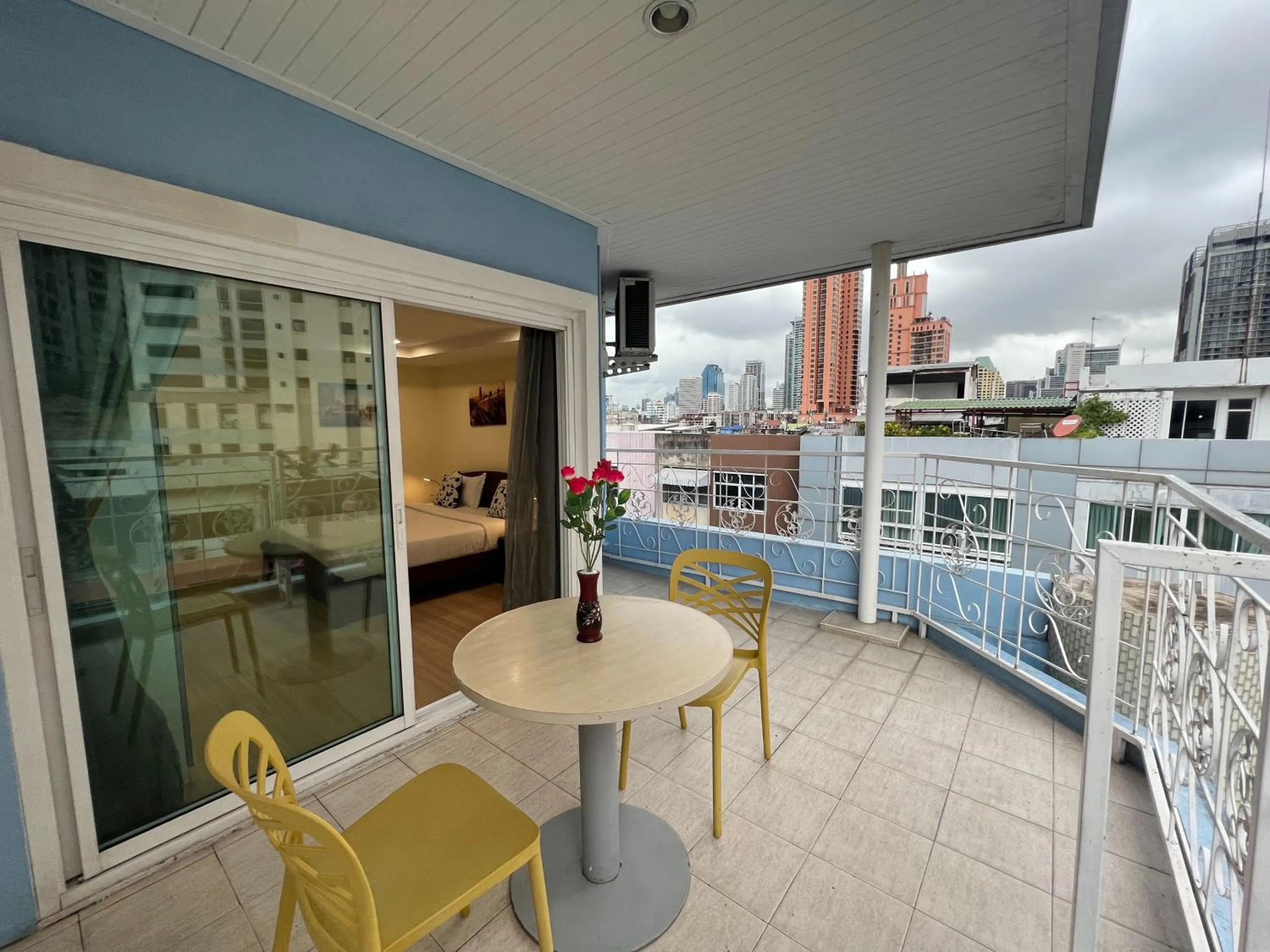 Balcony/Terrace in V Check inn Sukhumvit 22