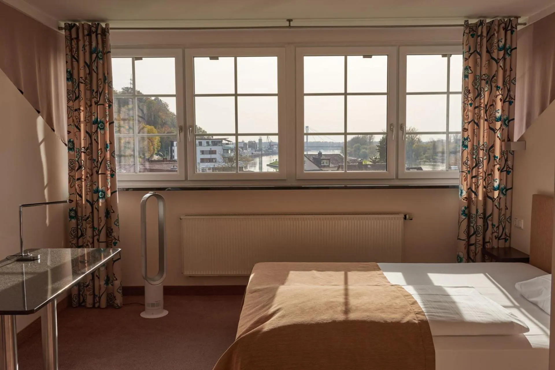 Bed in Hotel Donauhof