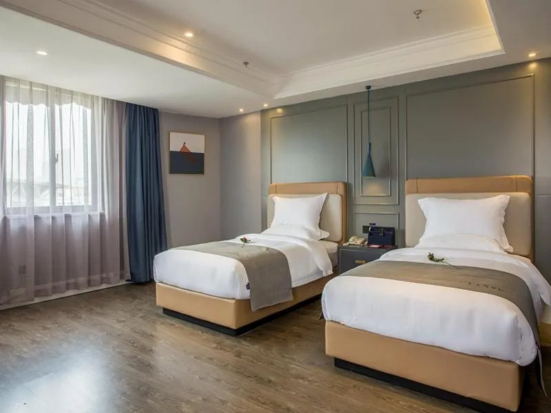 Lano Hotel Zhenjiang South High-speed Railway Station Baolong Plaza