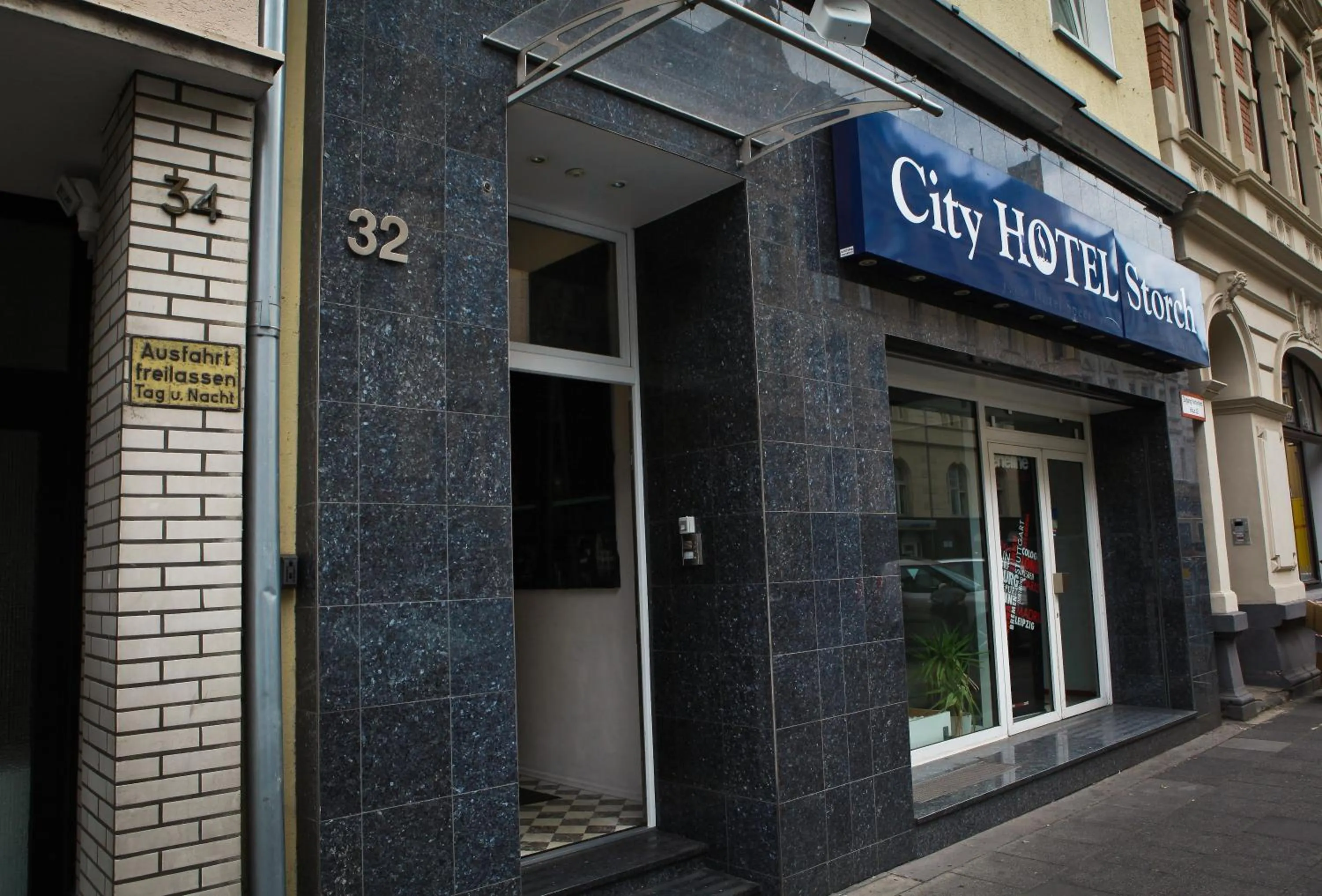 Facade/entrance in City Hotel Storch