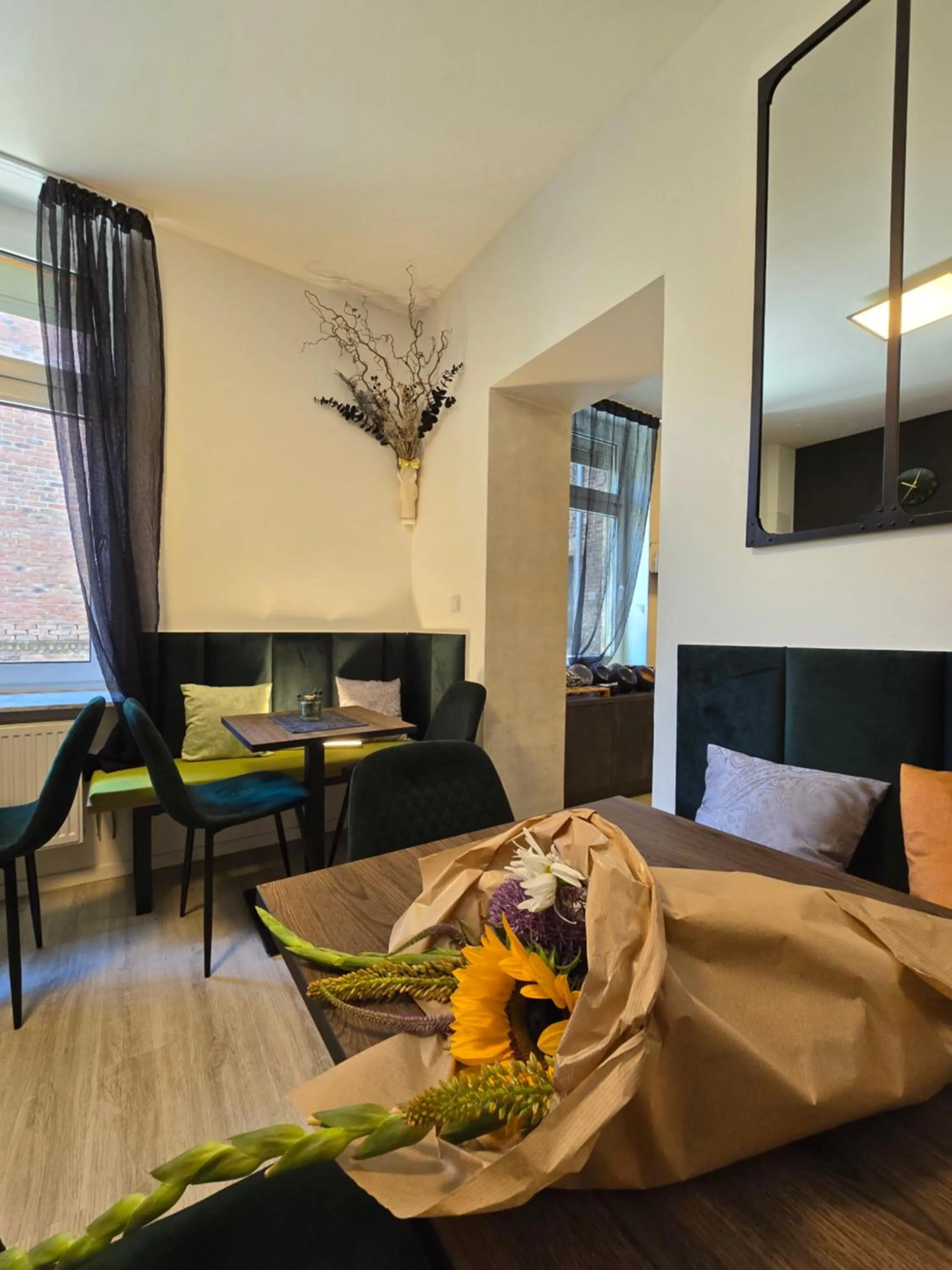 Seating area, Bed in City Hotel Storch