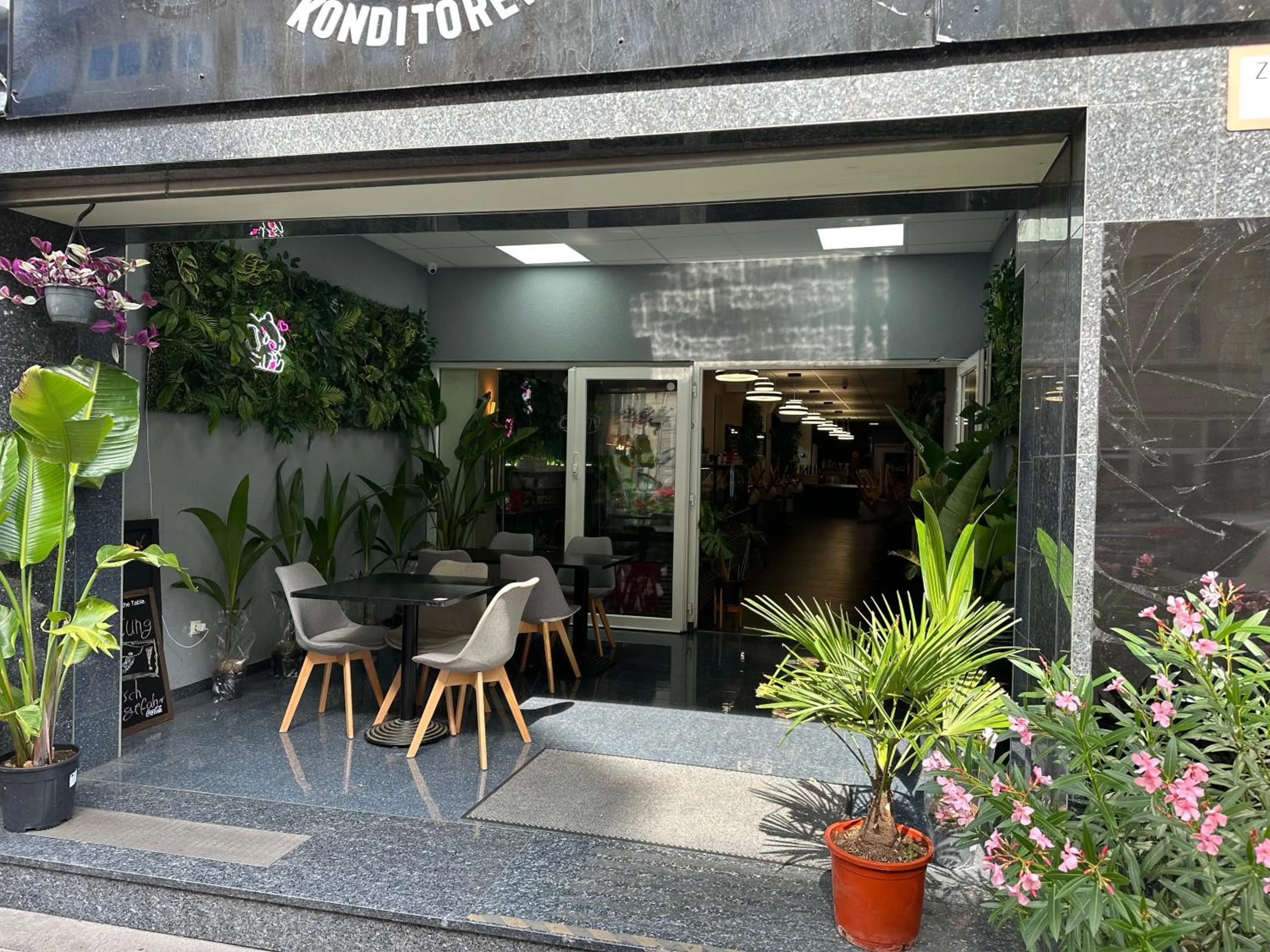 Restaurant/places to eat in City Hotel Storch