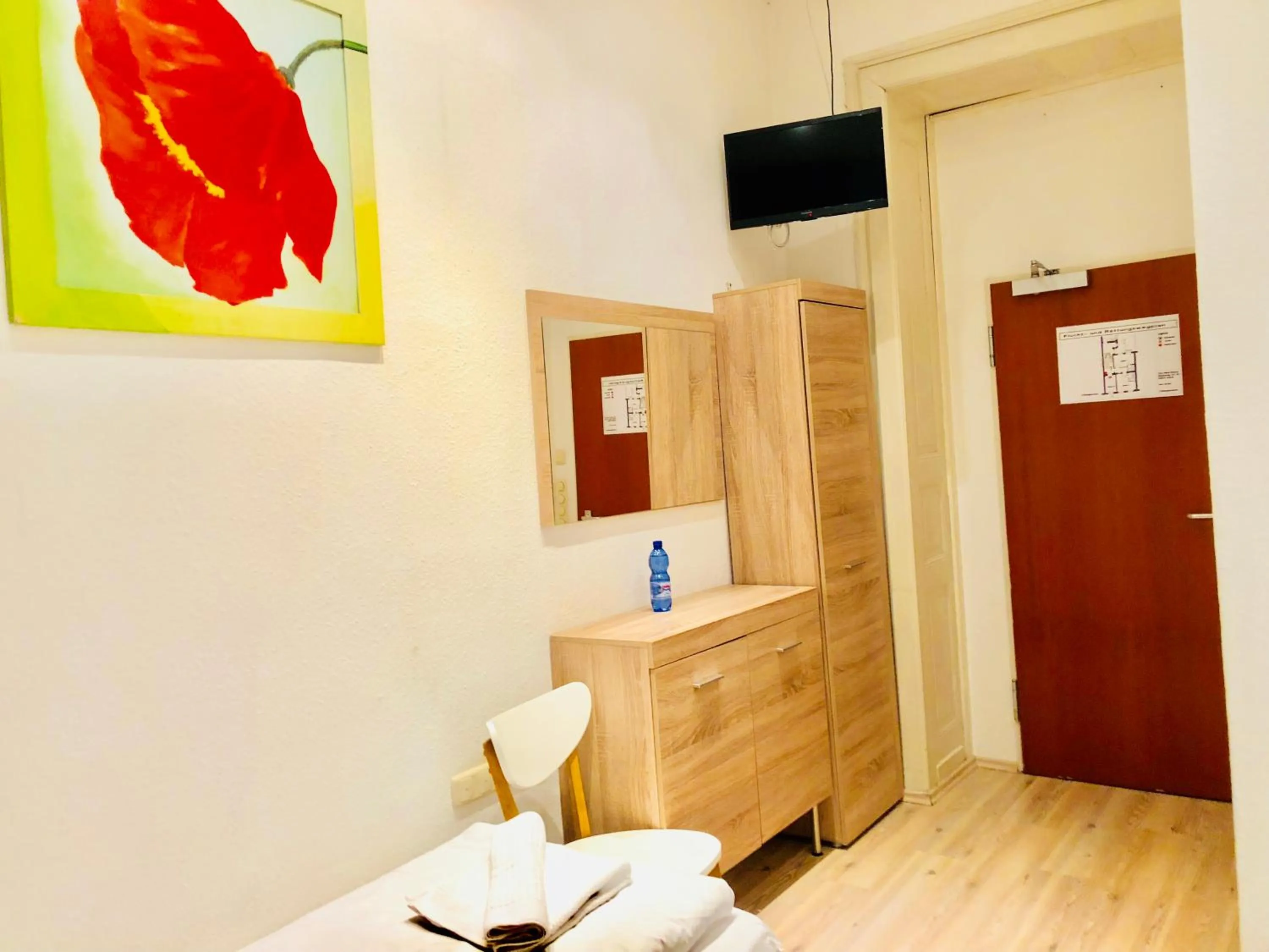 Photo of the whole room in City Hotel Storch