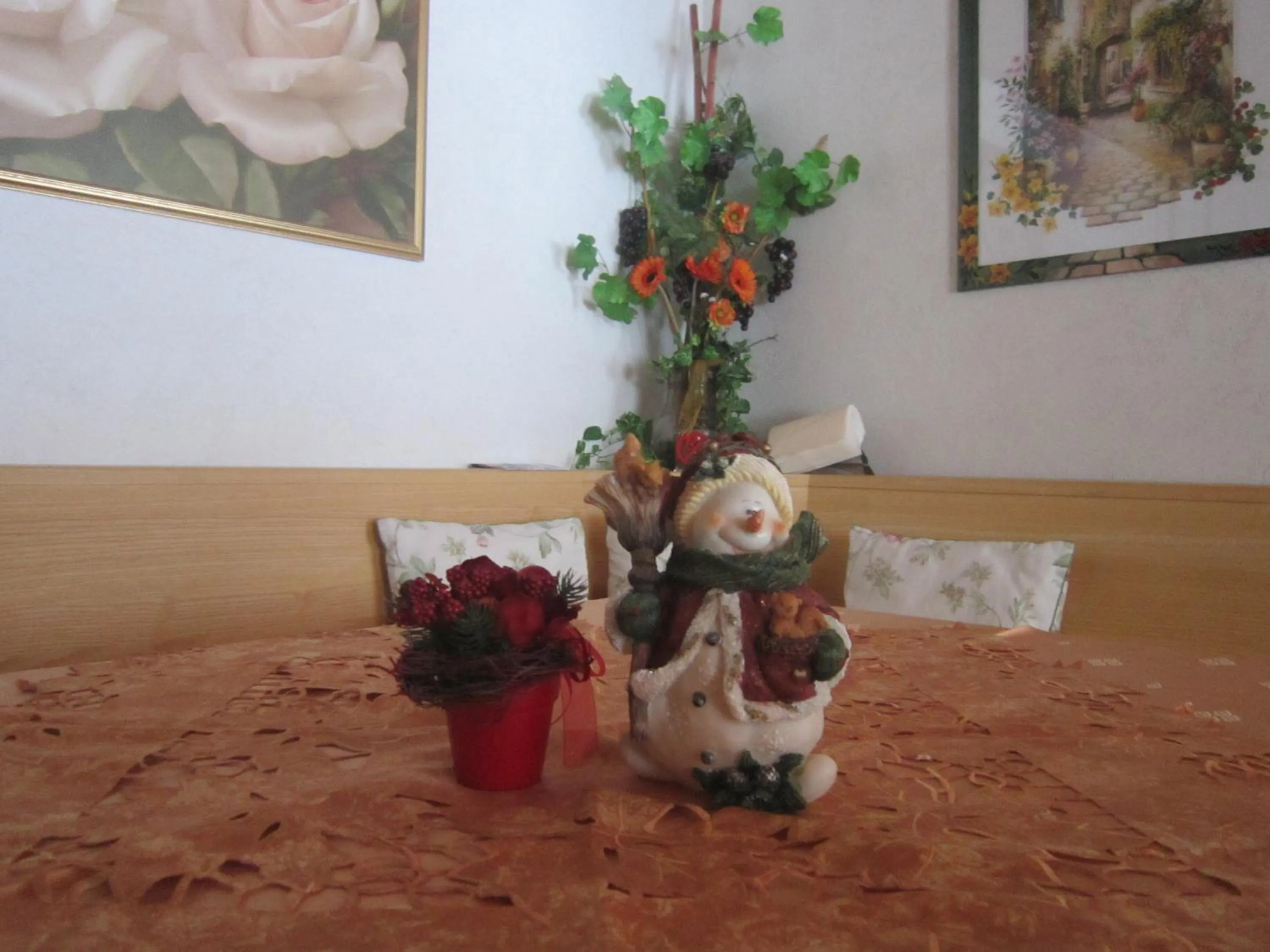 Communal lounge/ TV room in Haus Jochum