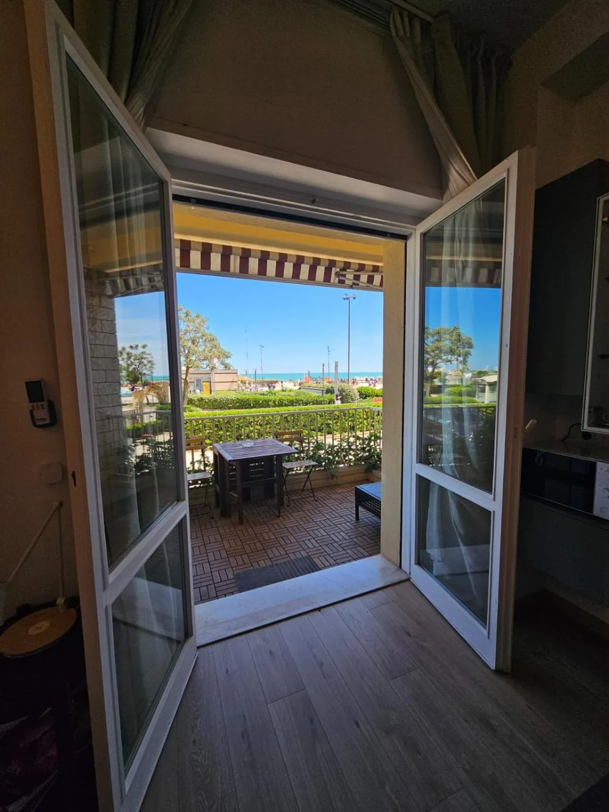 Patio in Appartamento con Terrazza Fronte Mare