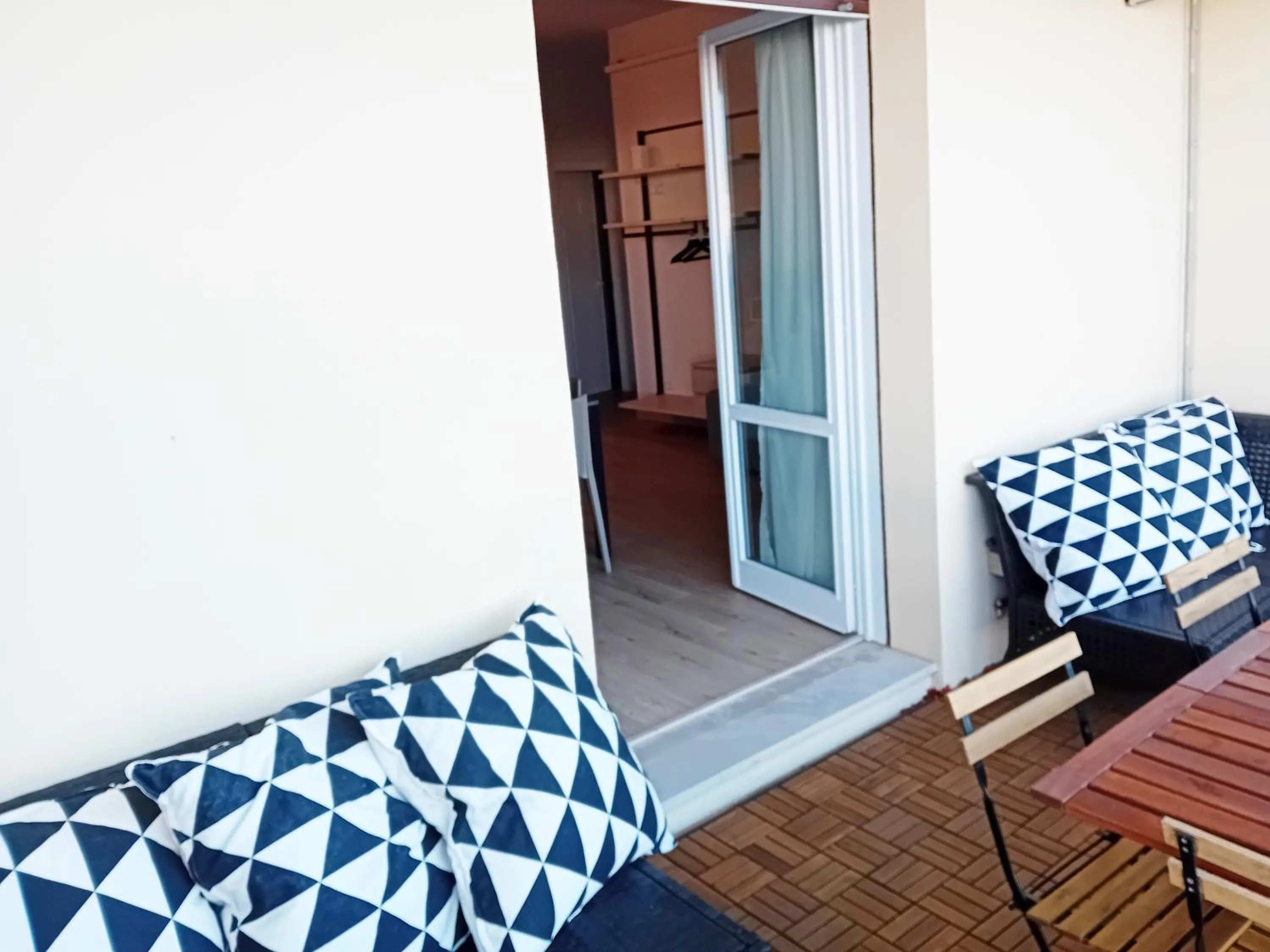 Patio in Appartamento con Terrazza Fronte Mare