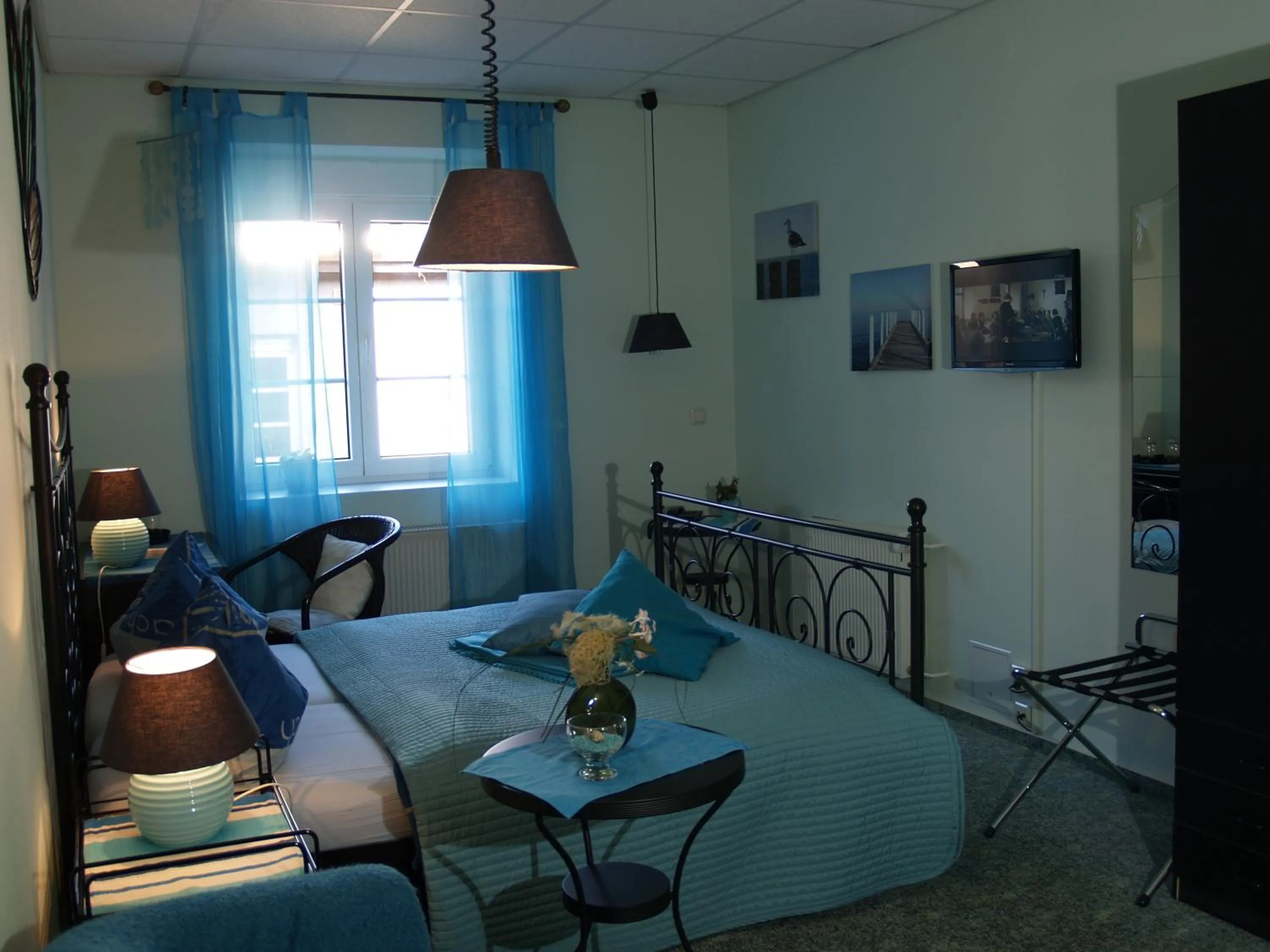 Photo of the whole room, Bed in Hermanns Hotel Zum Goldenen Stern