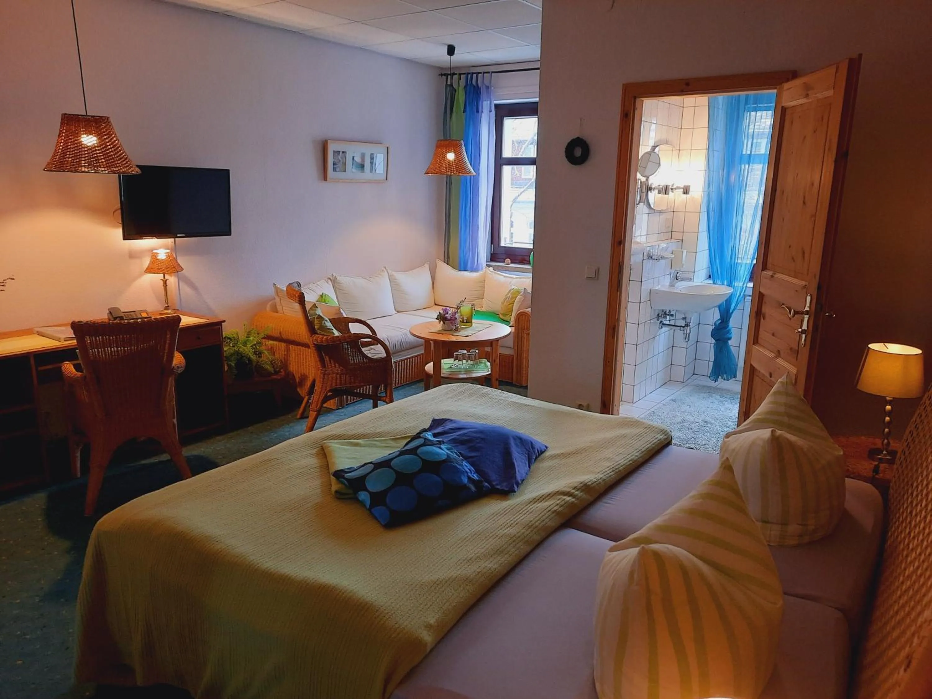 Photo of the whole room, Bed in Hermanns Hotel Zum Goldenen Stern