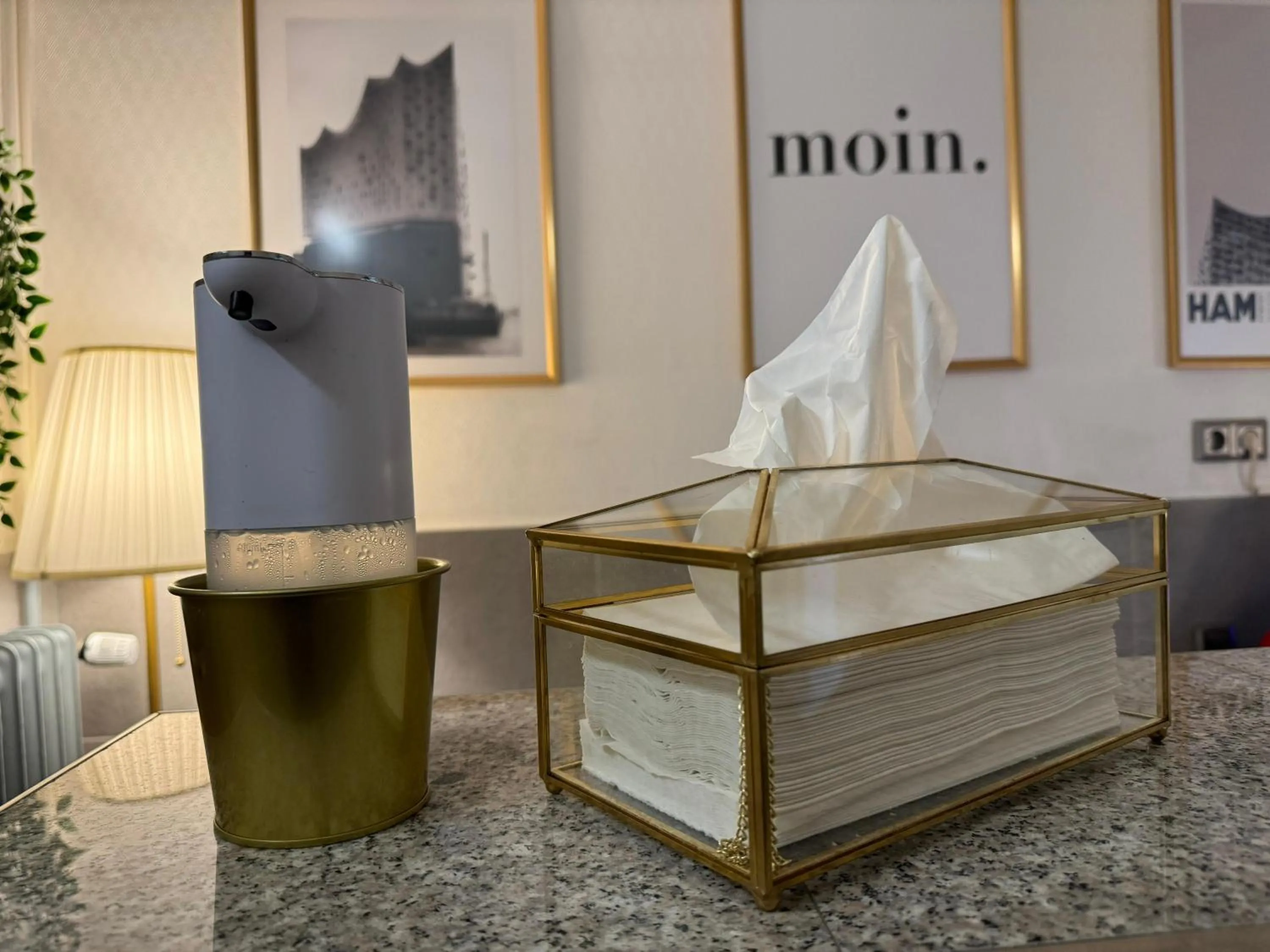 Facade/entrance in Hotel Kieler Hof - Hamburg Central Station