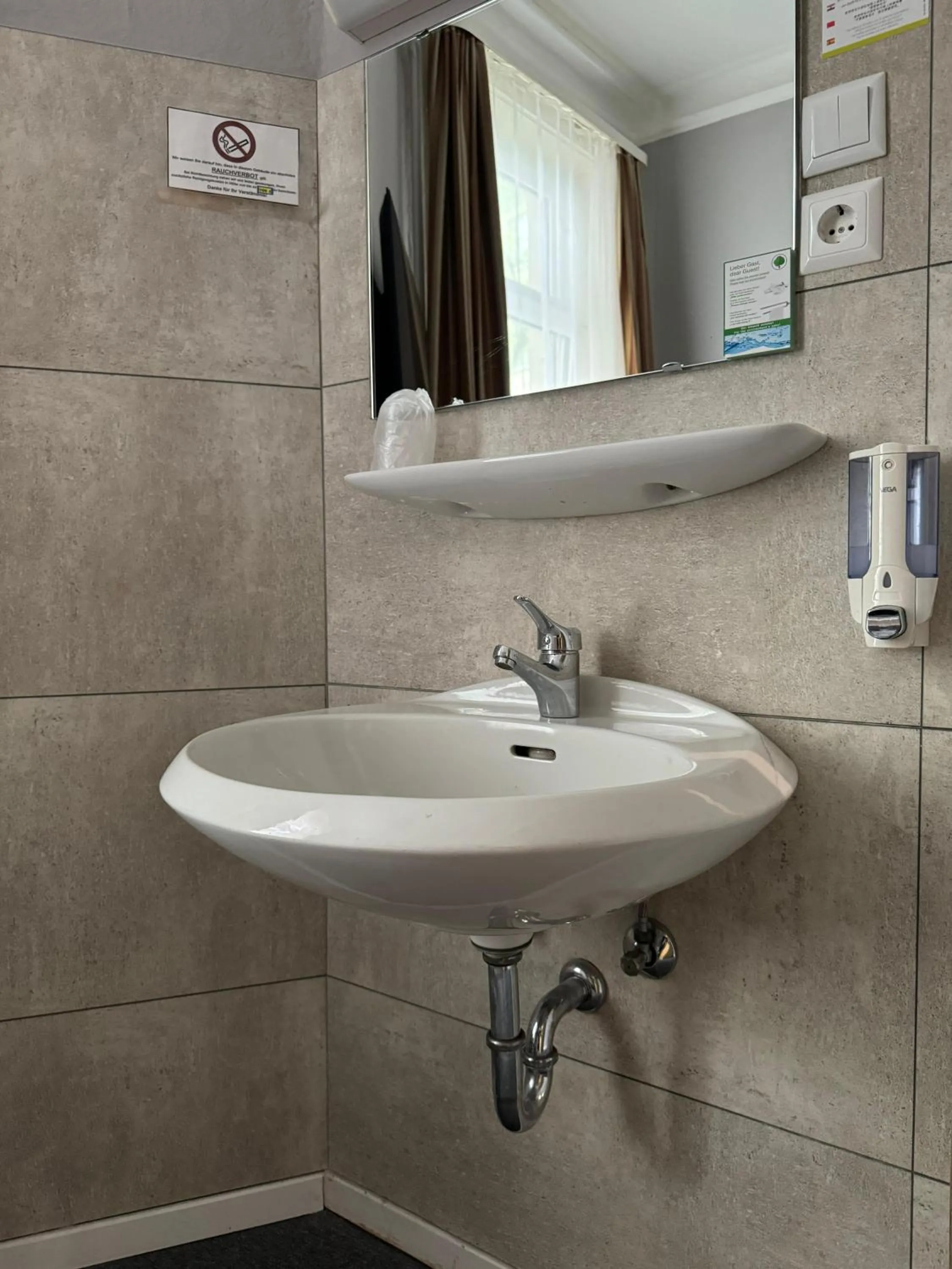 Bathroom in Hotel Kieler Hof - Hamburg Central Station