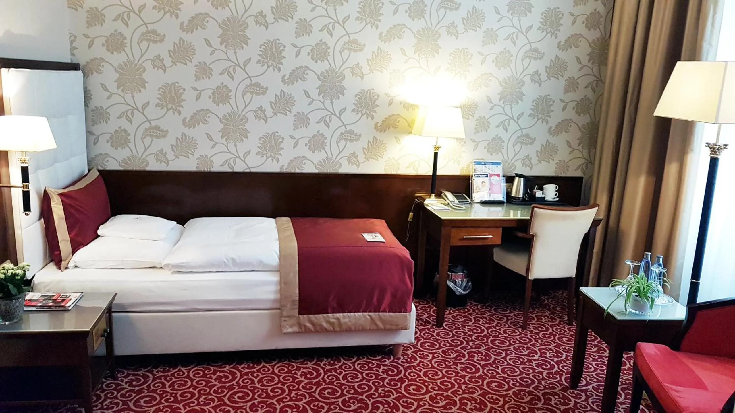 Photo of the whole room, Bed in Best Western Plus Hotel StadtPalais