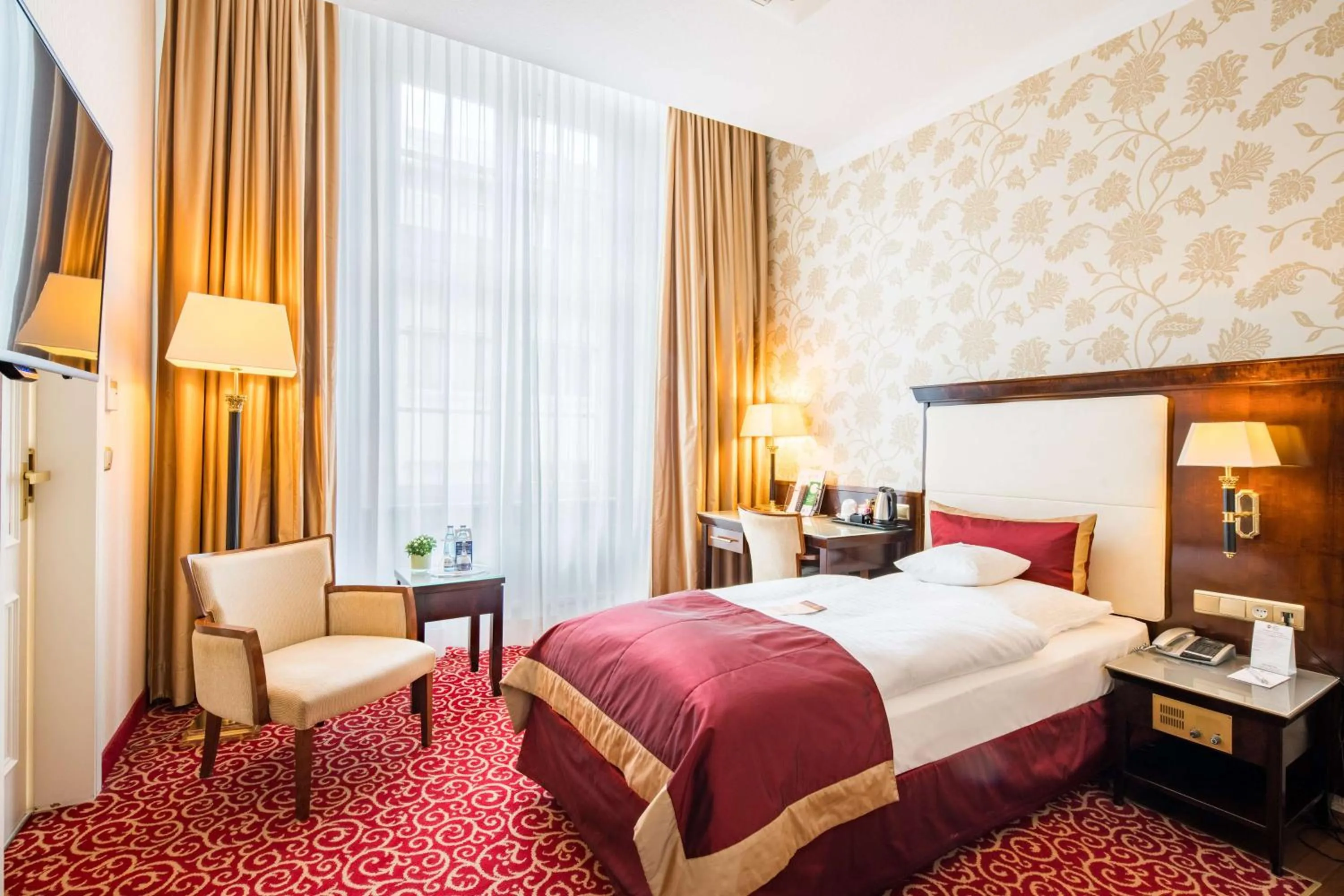 Bedroom, Bed in Best Western Plus Hotel StadtPalais