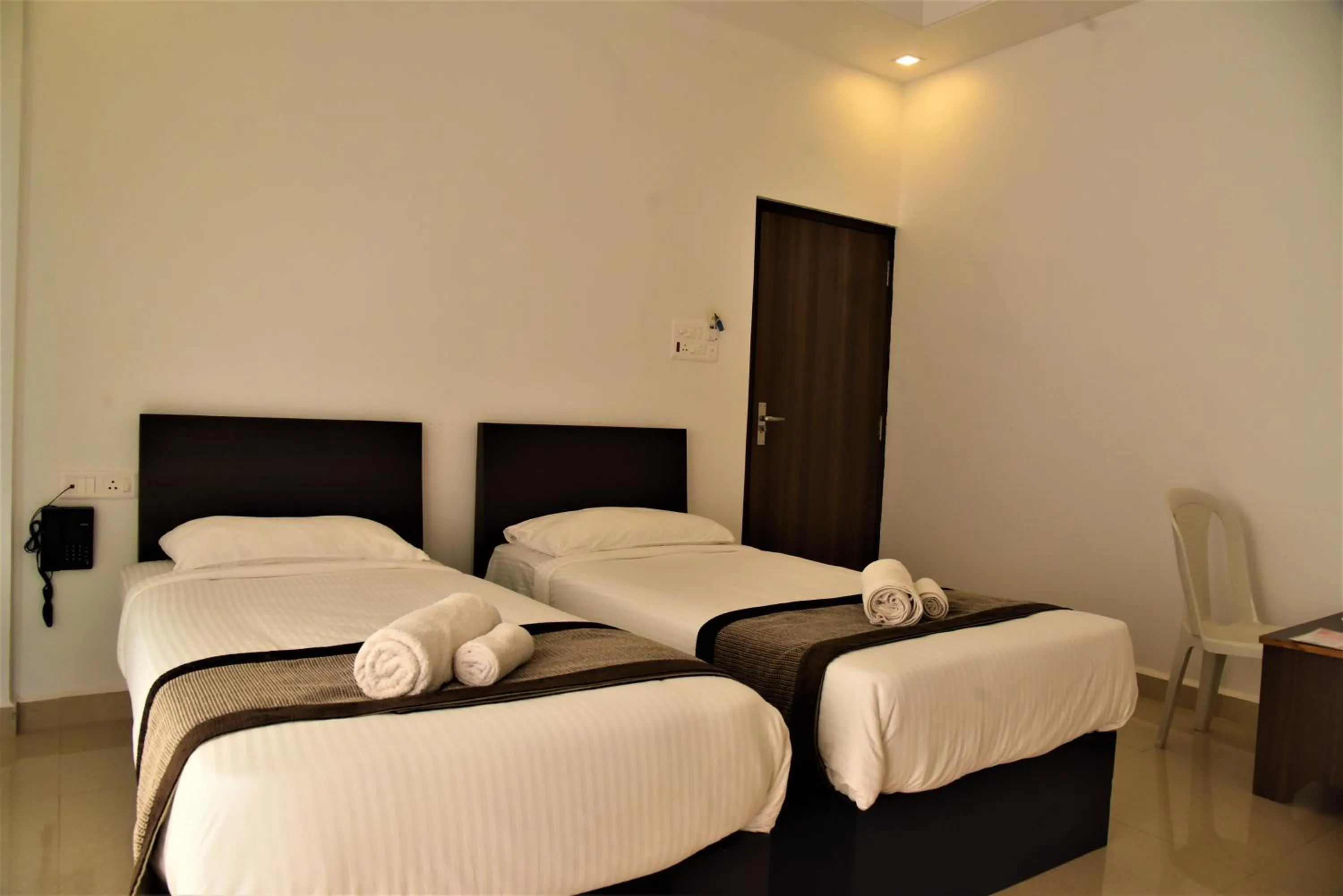 Photo of the whole room, Bed in Aaria Hills