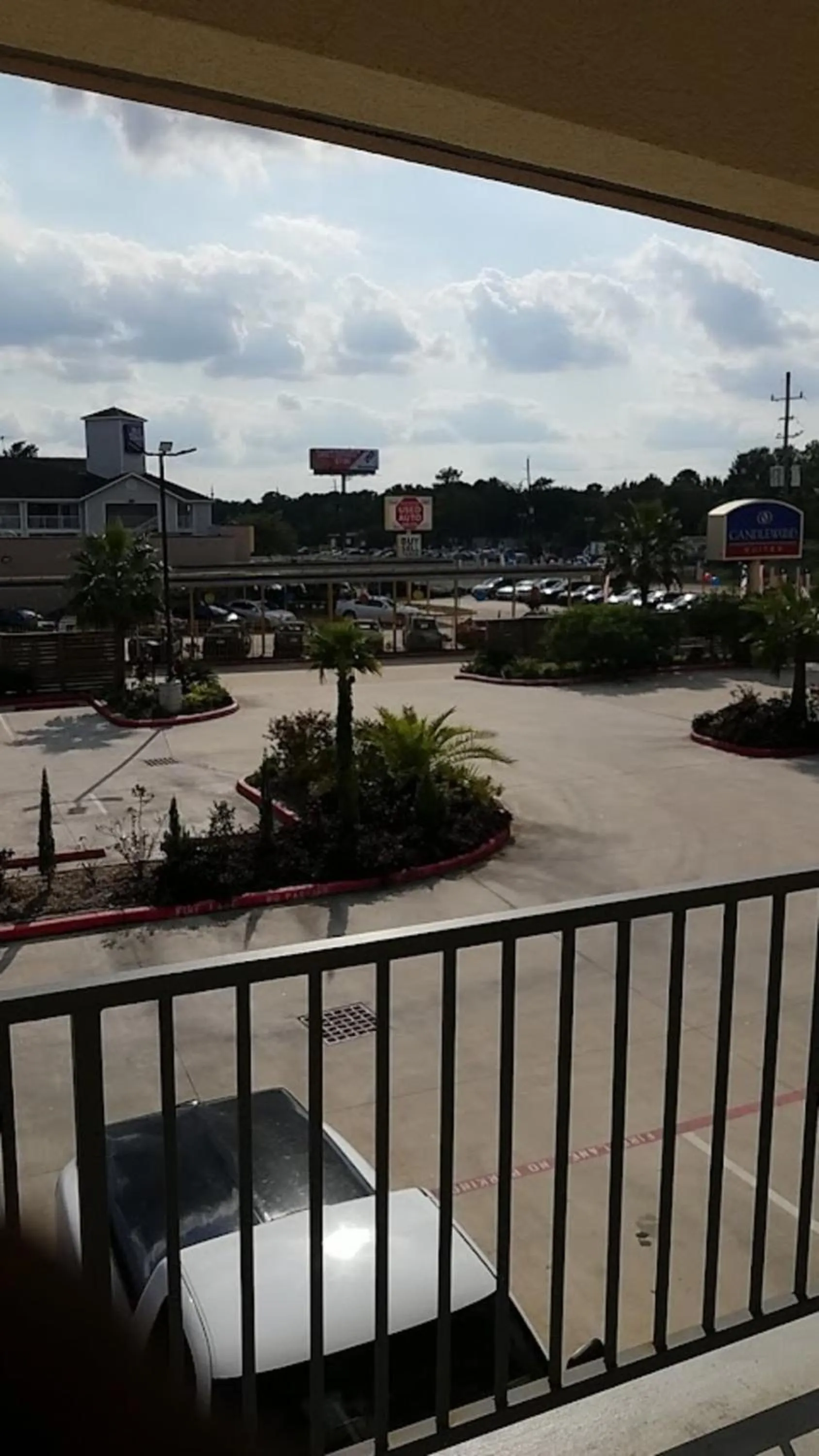 Parking in Motel 6 Houston, TX – Willowbrook Mall