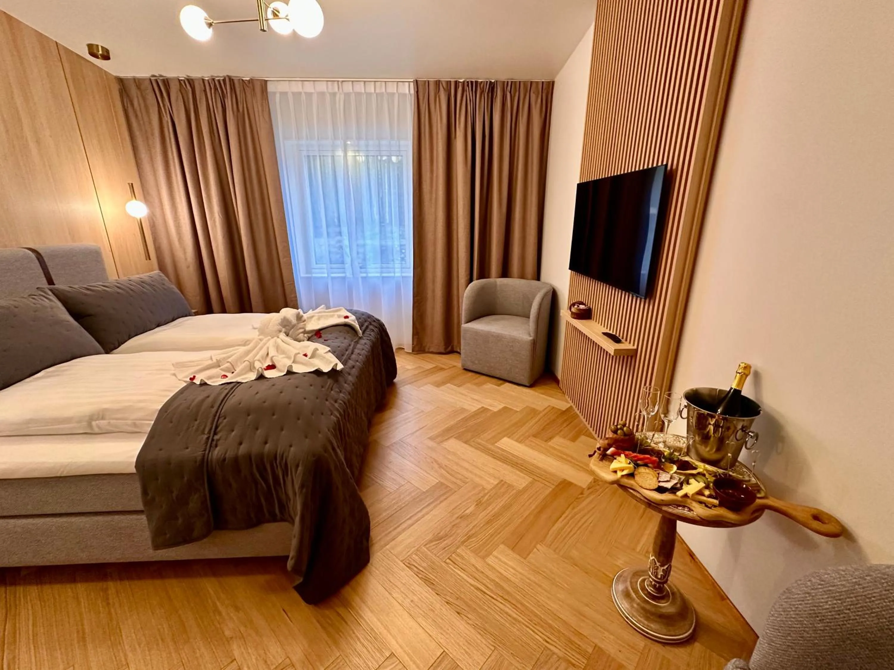 Bedroom, Bed in Big River Camp Hotel & Spa