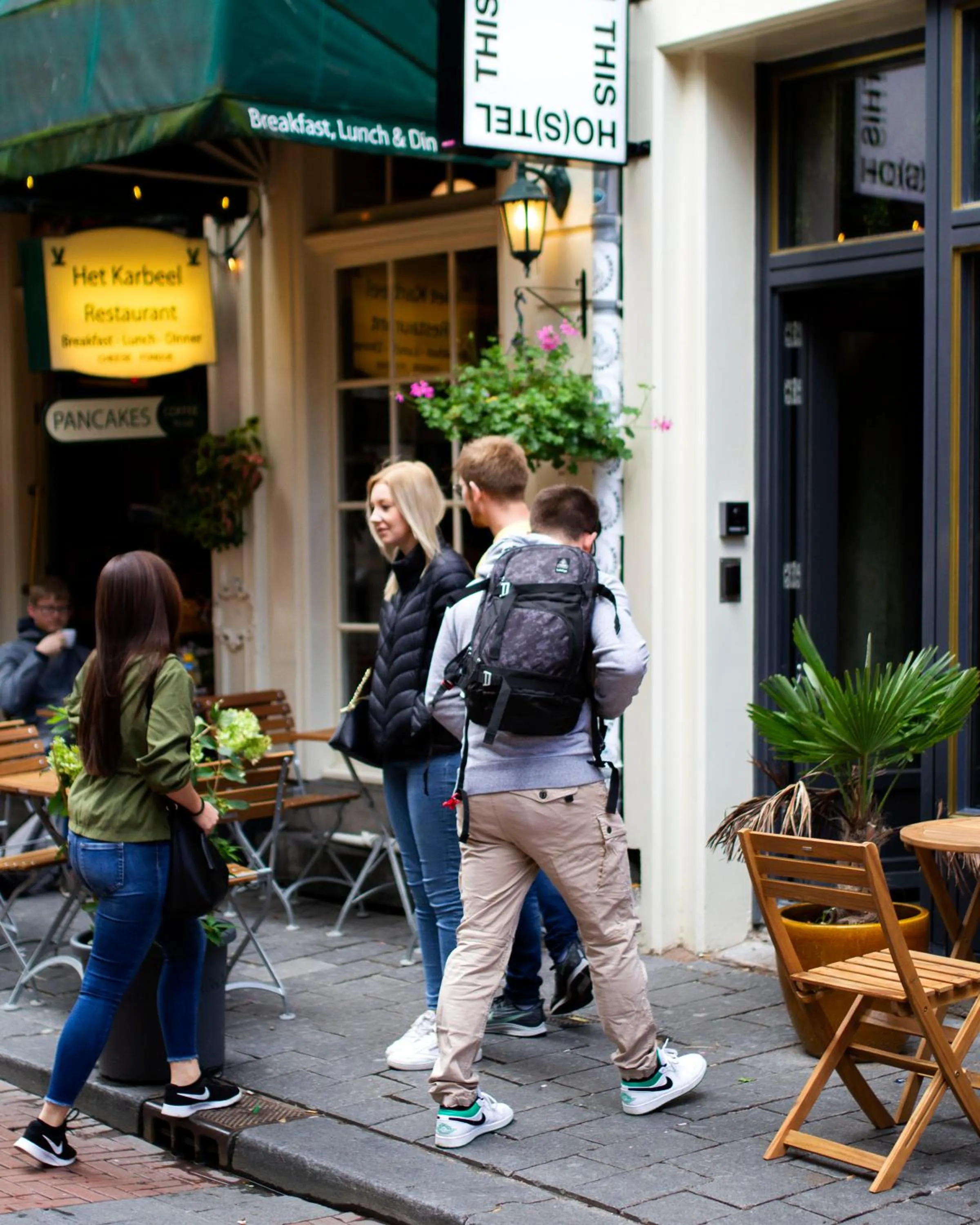 People in THIS HO(S)TEL